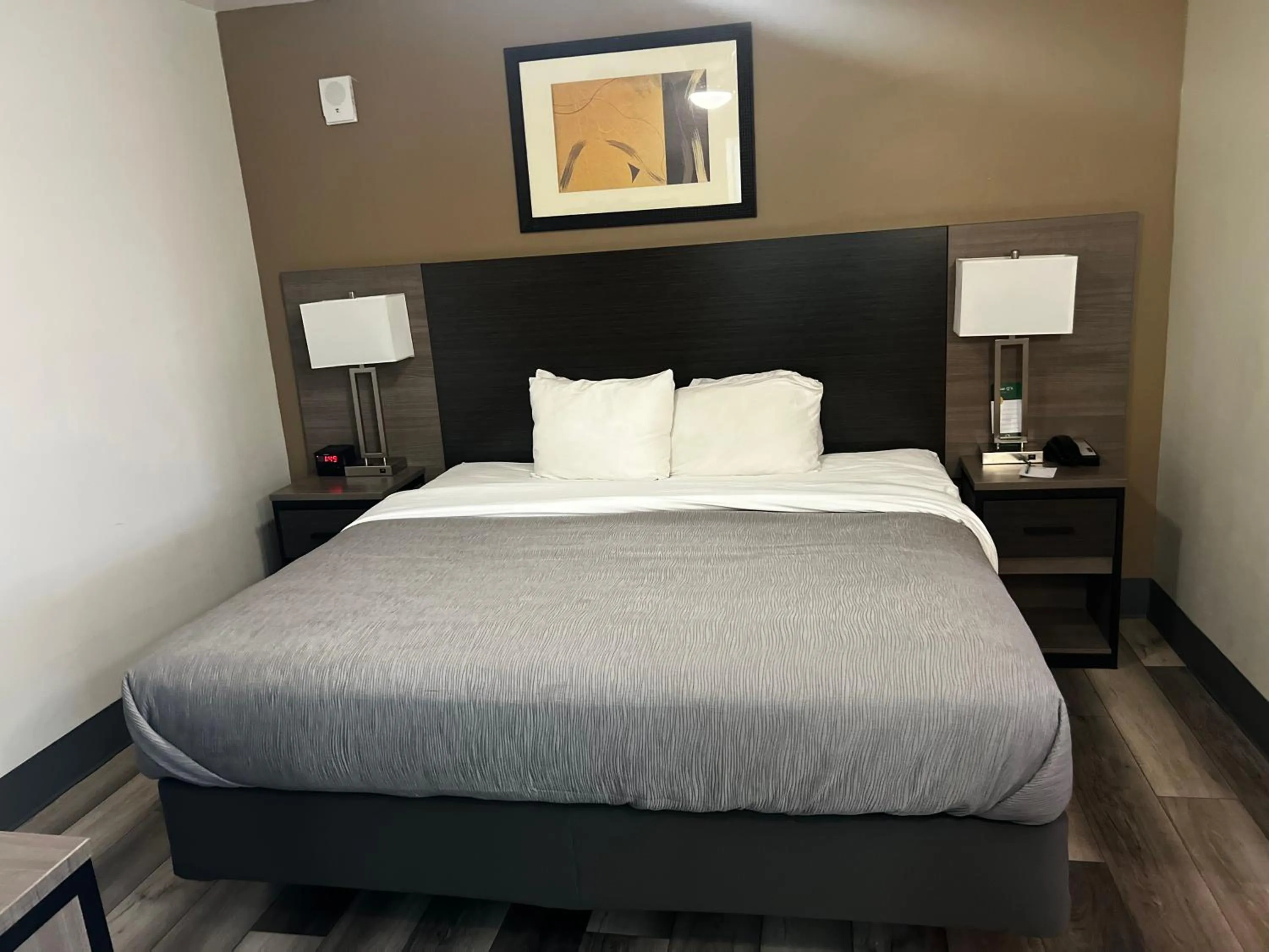 Bed in Quality Inn & Suites Goodyear - Phoenix West