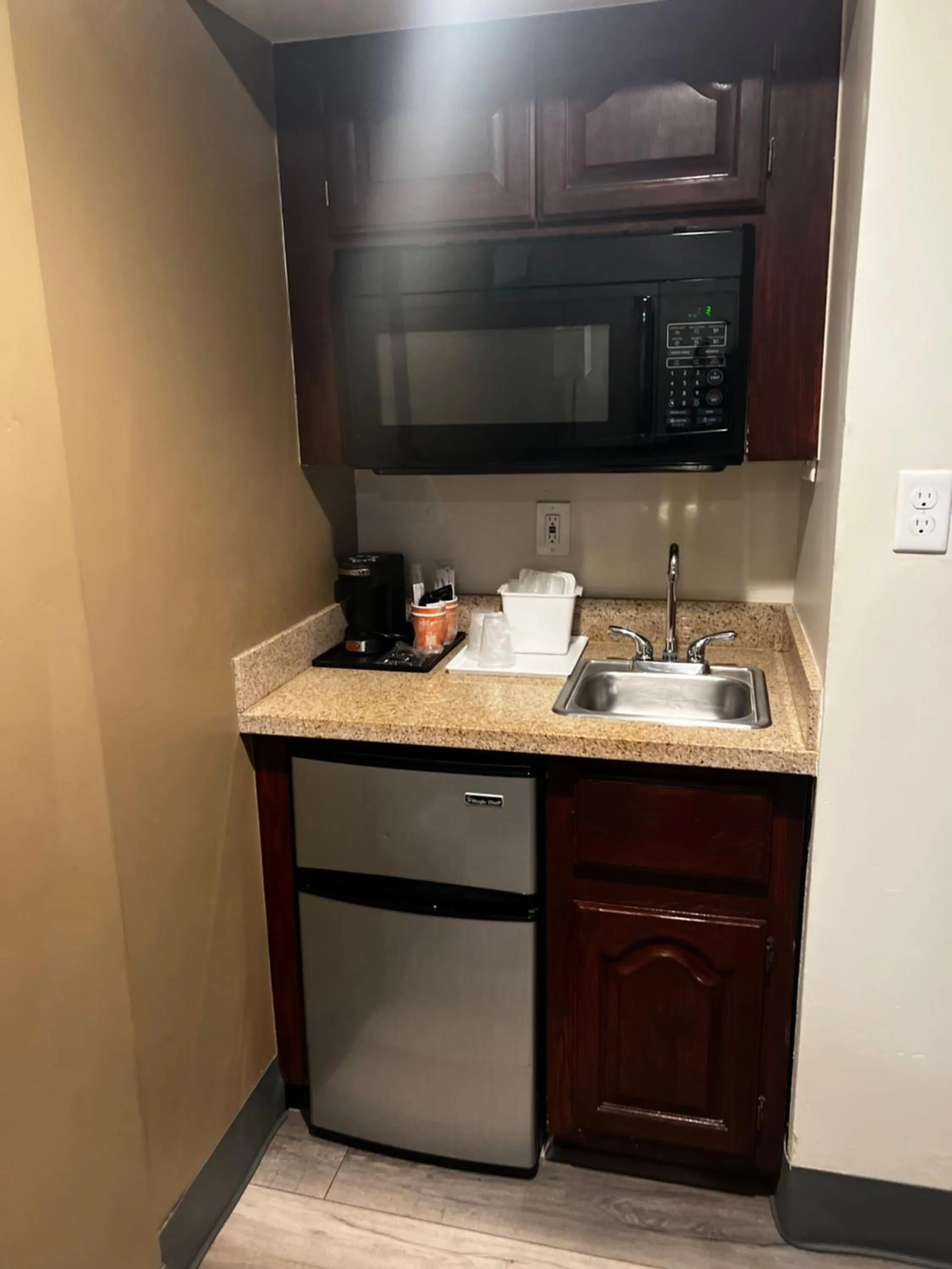 microwave in Quality Inn & Suites Goodyear - Phoenix West