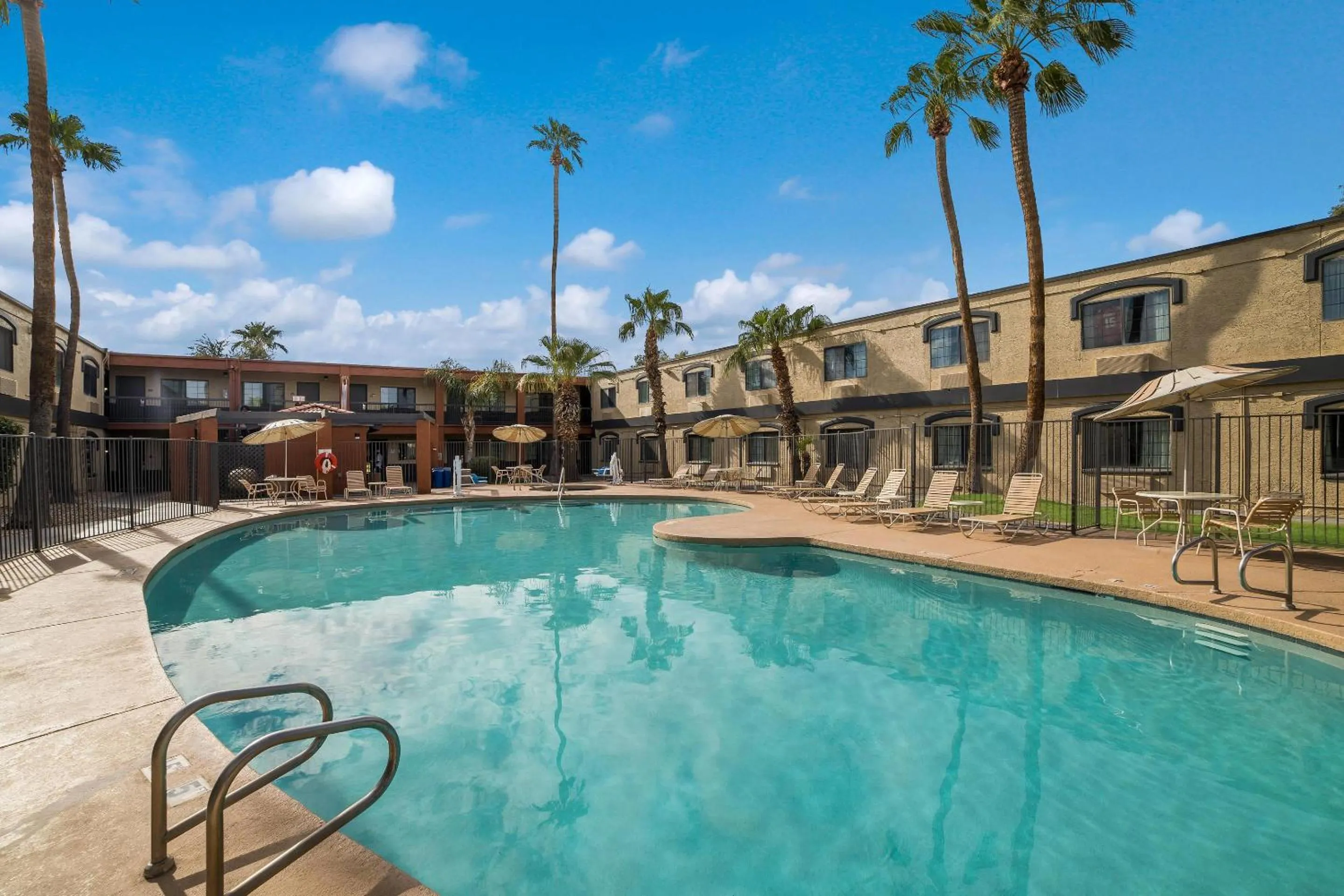 Swimming pool in Quality Inn & Suites Goodyear - Phoenix West