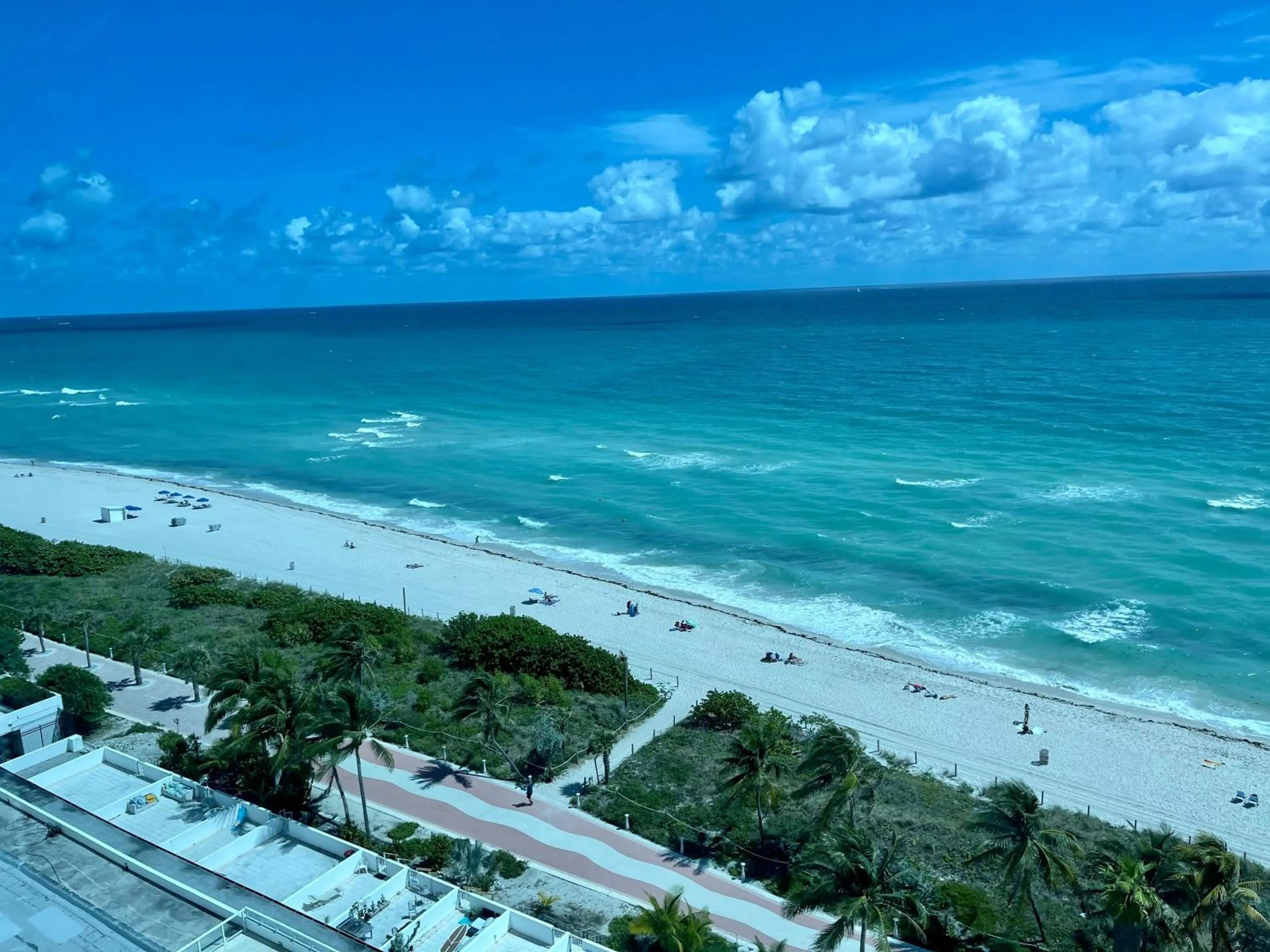 Sea view in Castle Beach Resort Condo - Panoramic Large Penthouse or Deluxe 1 BR Direct Ocean View and beach access- Updated-Free parking-