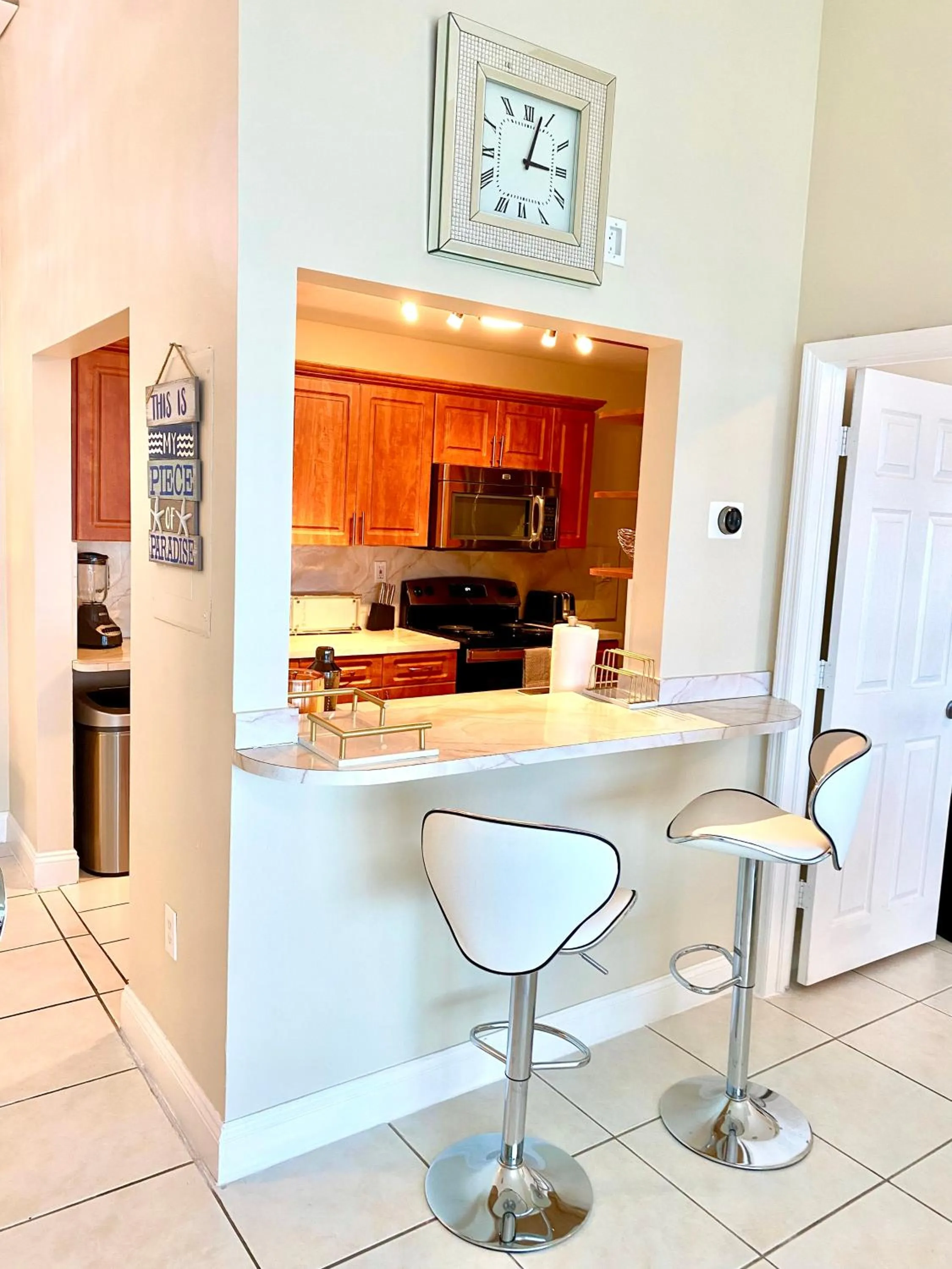 Kitchen or kitchenette in Castle Beach Resort Condo - Panoramic Large Penthouse or Deluxe 1 BR Direct Ocean View and beach access- Updated-Free parking-