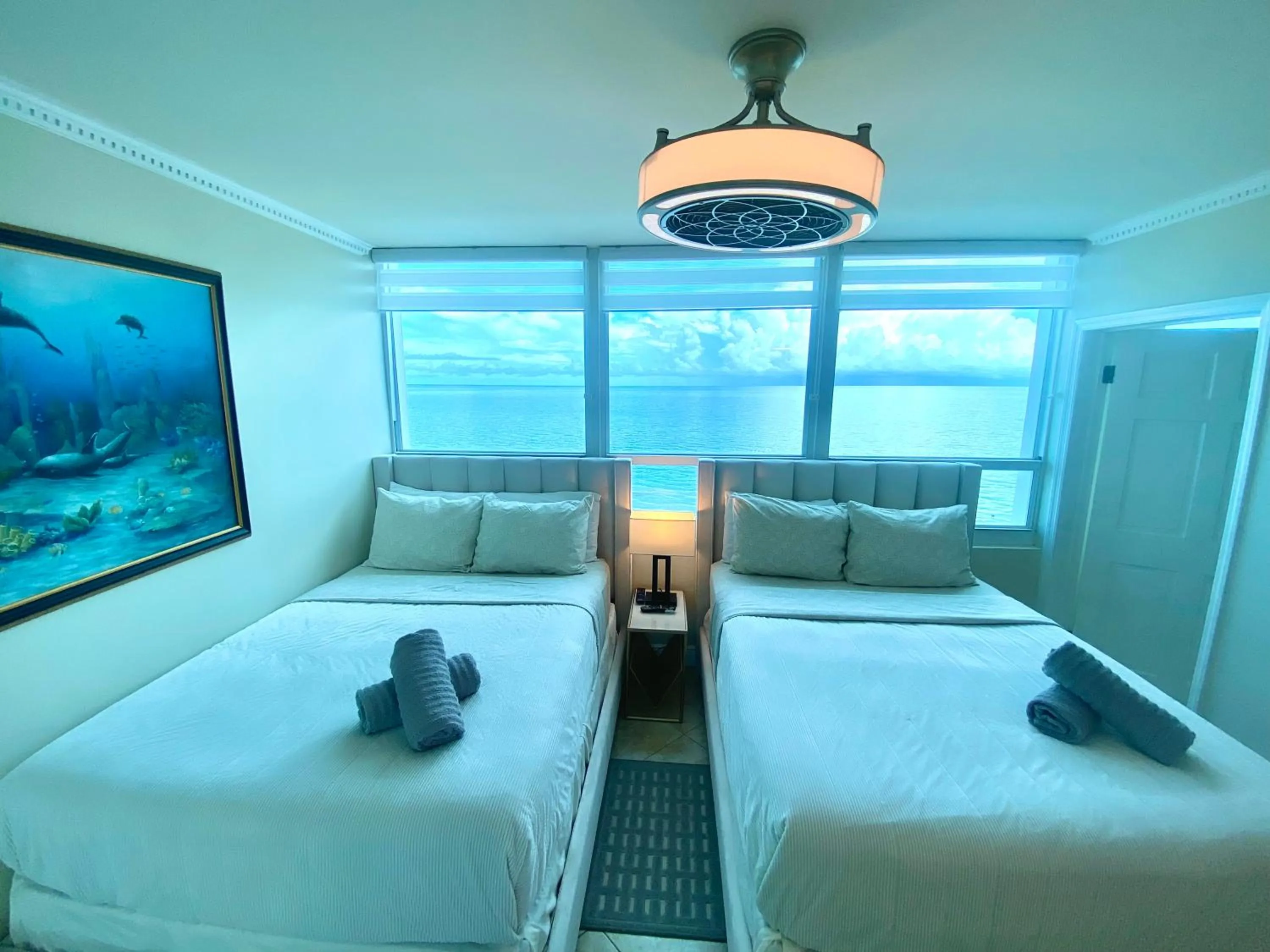 Bed in Castle Beach Resort Condo - Panoramic Large Penthouse or Deluxe 1 BR Direct Ocean View and beach access- Updated-Free parking-