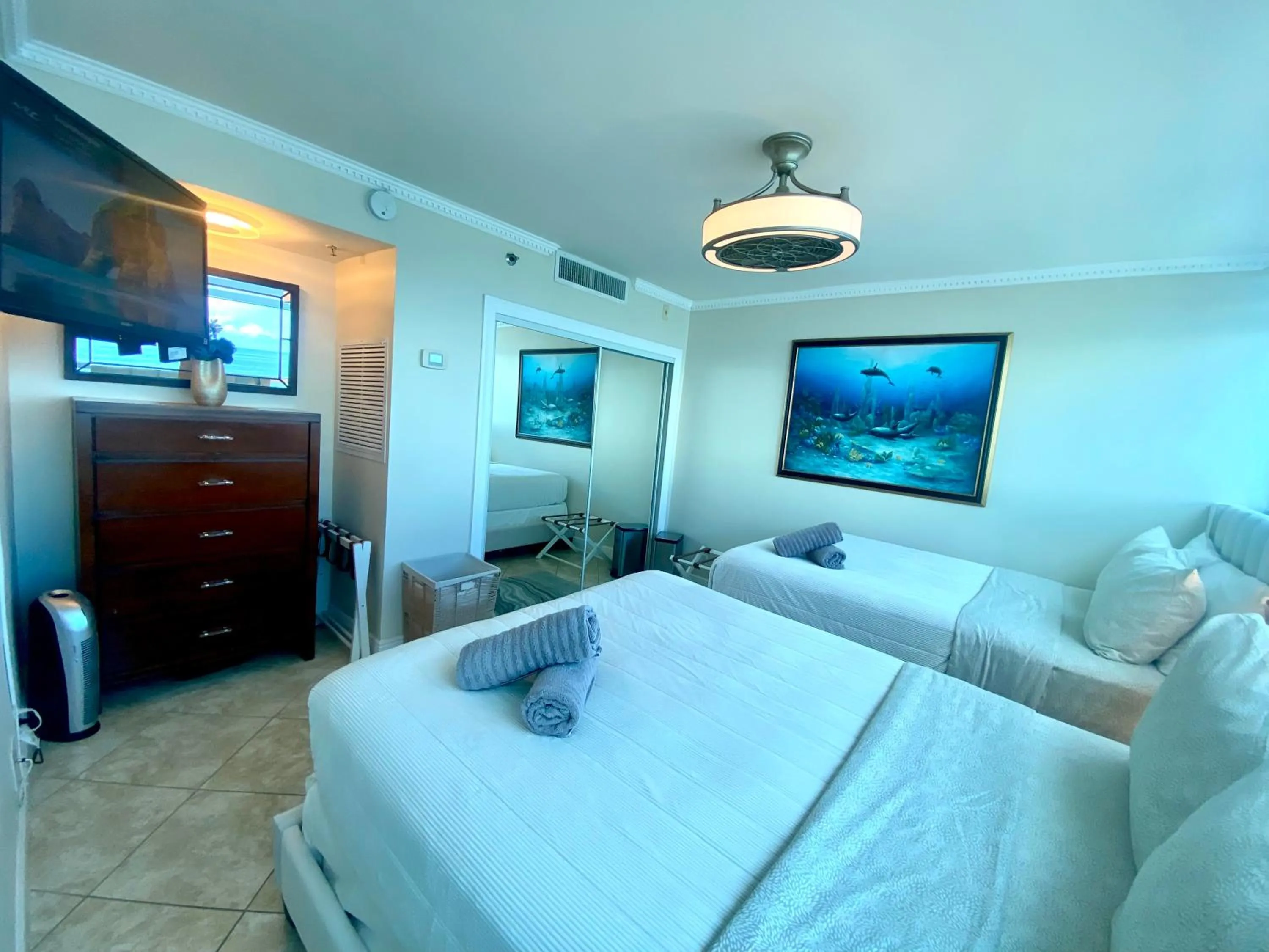 Bed in Castle Beach Resort Condo - Panoramic Large Penthouse or Deluxe 1 BR Direct Ocean View and beach access- Updated-Free parking-