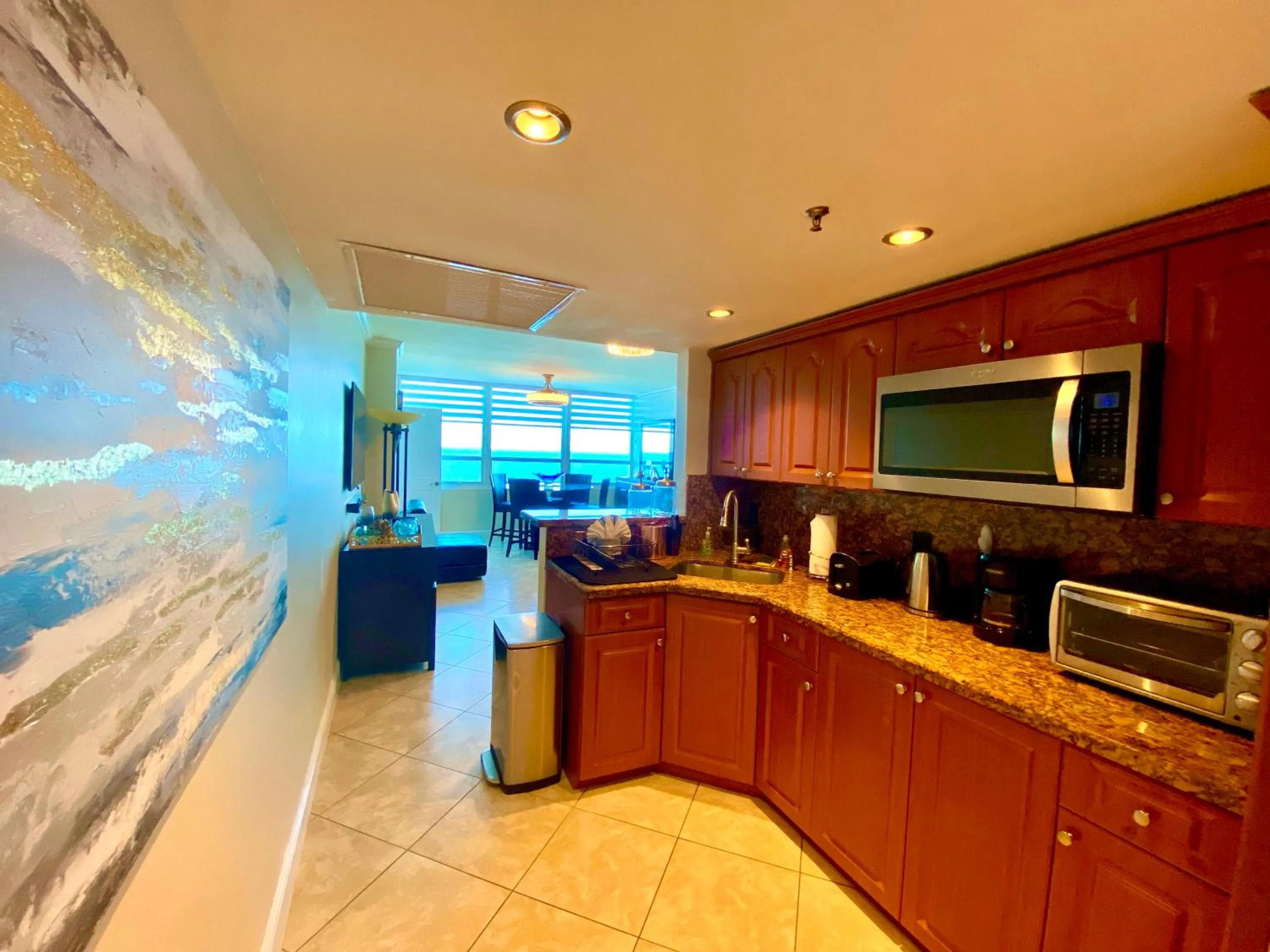 Bed in Castle Beach Resort Condo - Panoramic Large Penthouse or Deluxe 1 BR Direct Ocean View and beach access- Updated-Free parking-