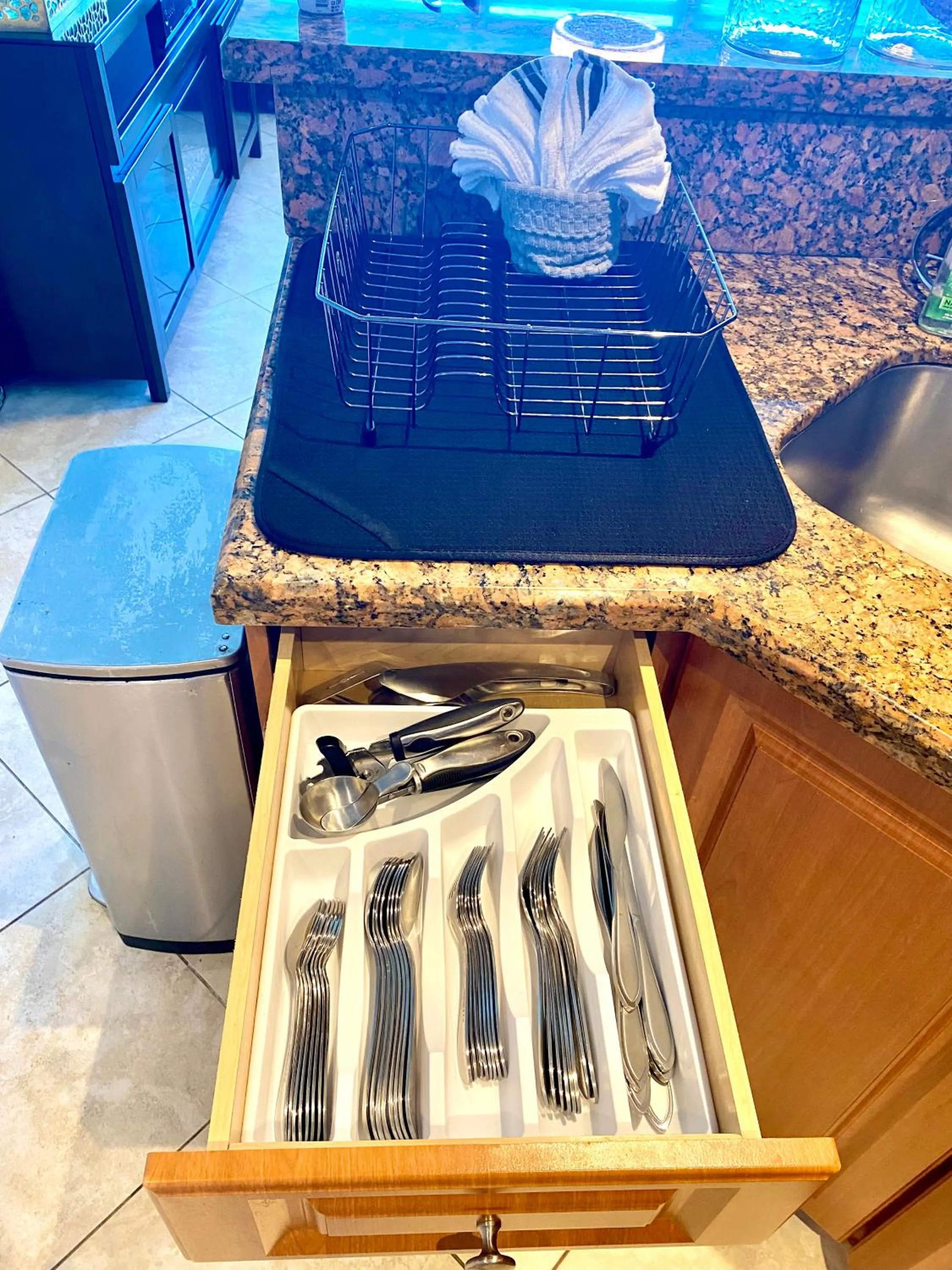 Kitchen or kitchenette in Castle Beach Resort Condo - Panoramic Large Penthouse or Deluxe 1 BR Direct Ocean View and beach access- Updated-Free parking-