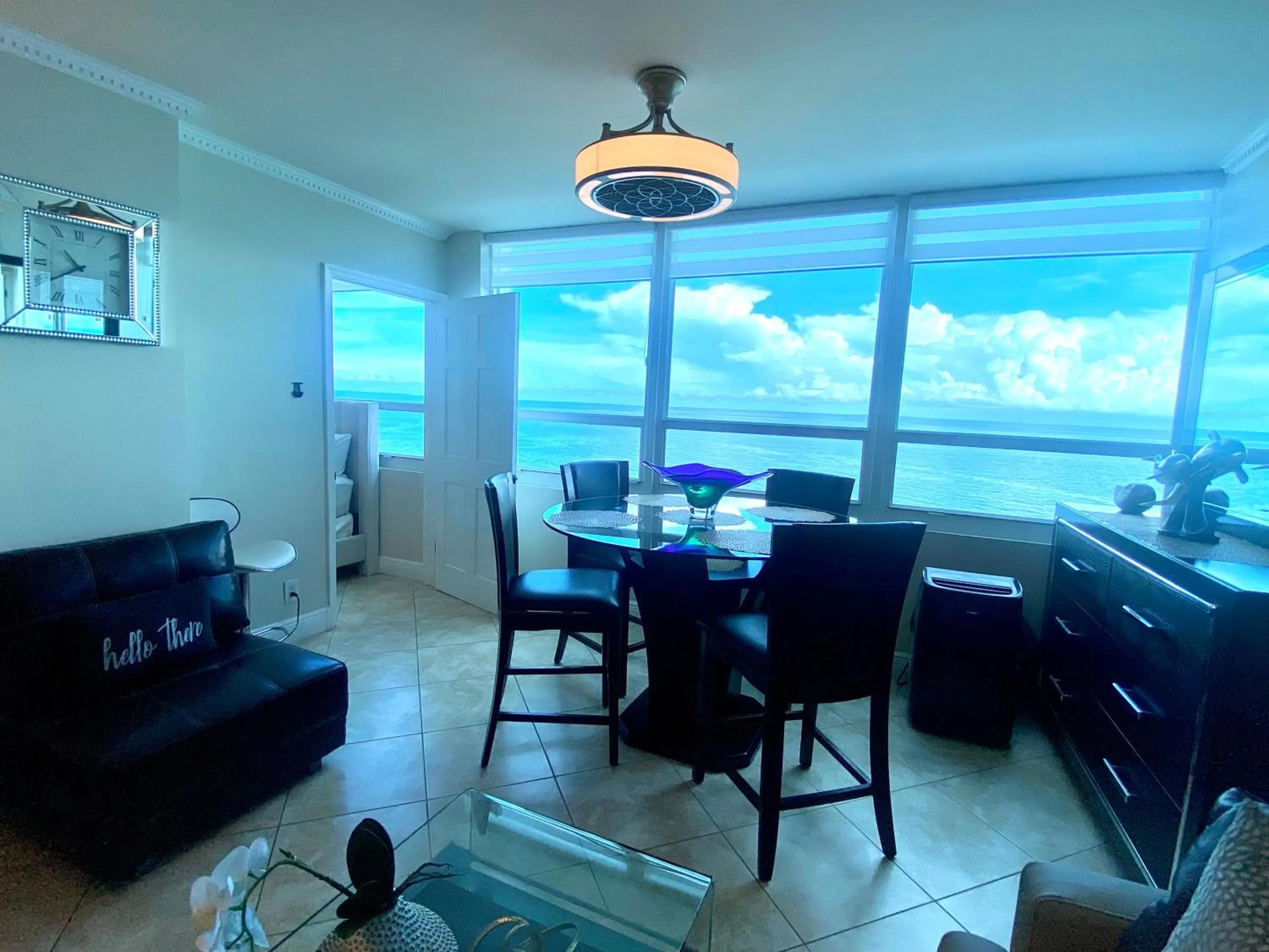 Dining area in Castle Beach Resort Condo - Panoramic Large Penthouse or Deluxe 1 BR Direct Ocean View and beach access- Updated-Free parking-