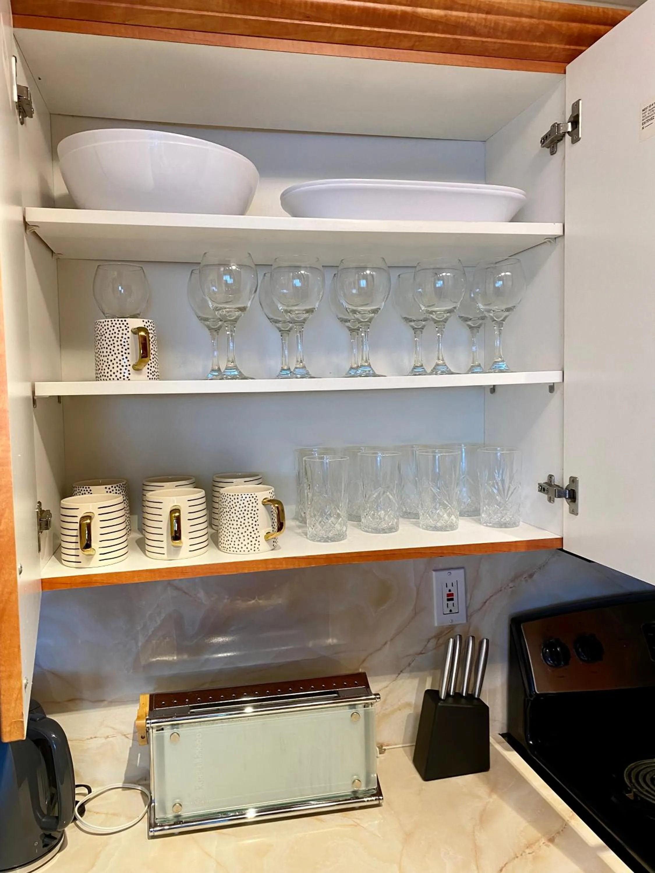 kitchen in Castle Beach Resort Condo - Panoramic Large Penthouse or Deluxe 1 BR Direct Ocean View and beach access- Updated-Free parking-