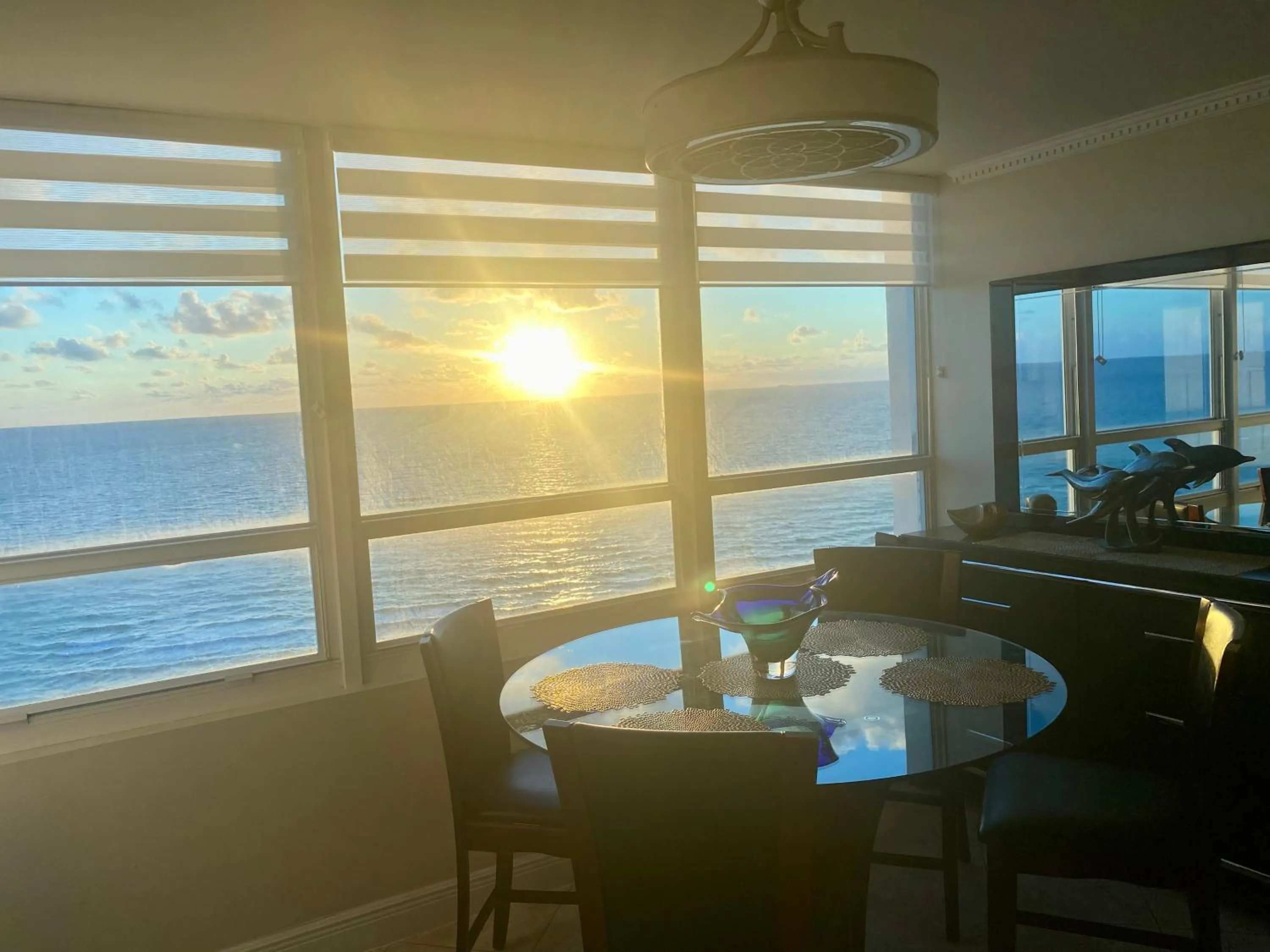 Castle Beach Resort Condo - Panoramic Large Penthouse or Deluxe 1 BR Direct Ocean View and beach access- Updated-Free parking-