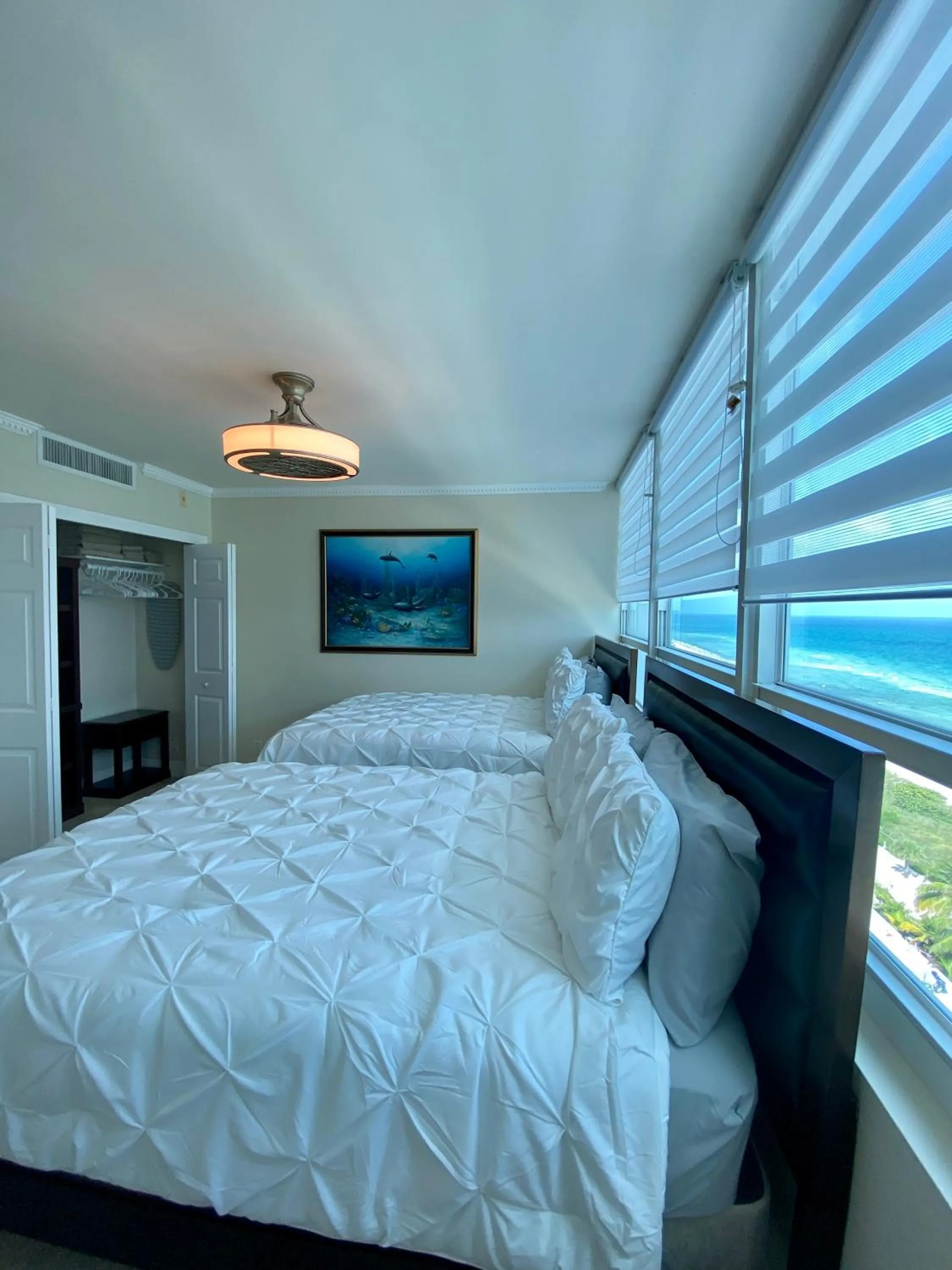 Bed in Castle Beach Resort Condo - Panoramic Large Penthouse or Deluxe 1 BR Direct Ocean View and beach access- Updated-Free parking-