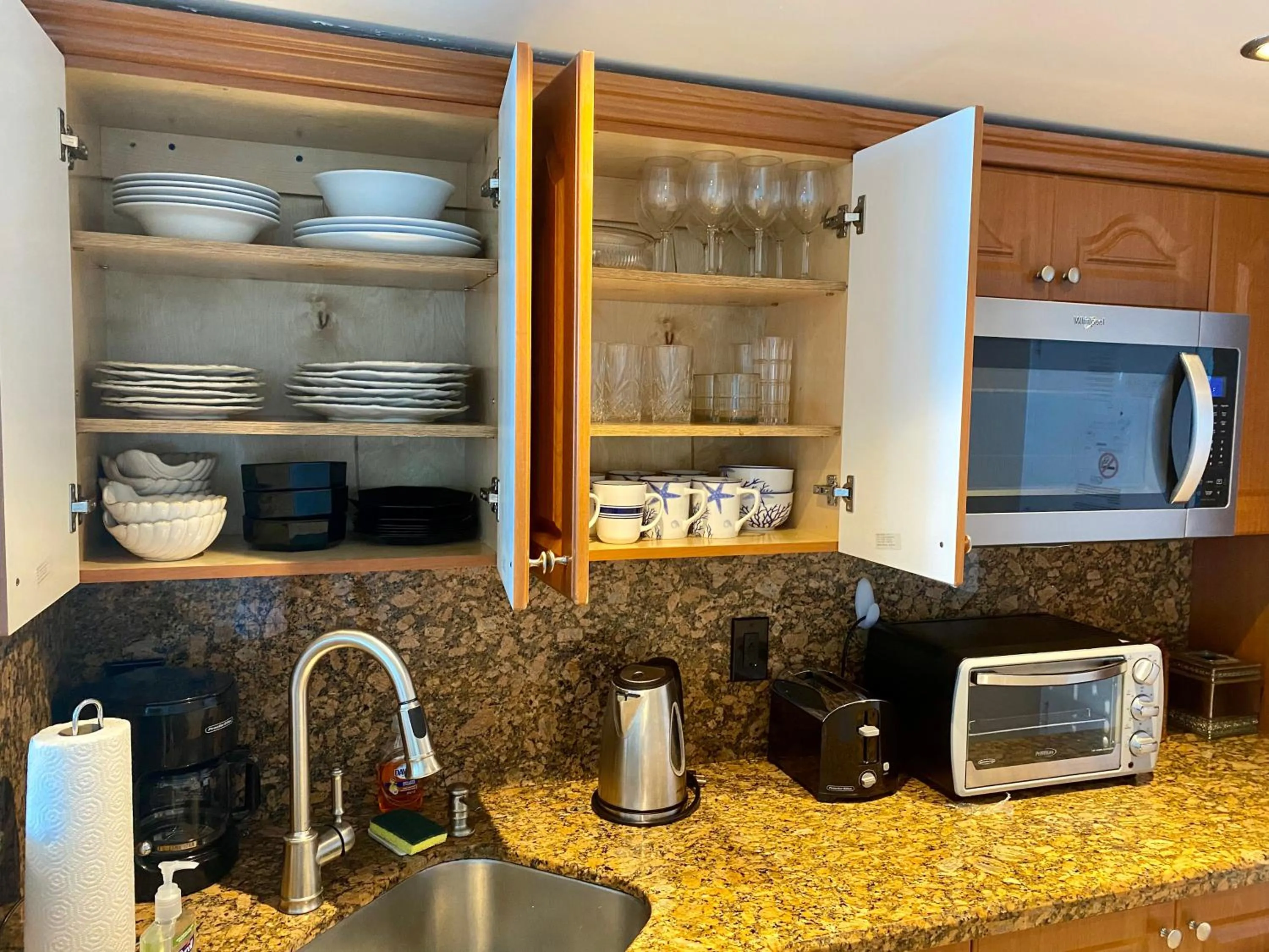 Coffee/tea facilities in Castle Beach Resort Condo - Panoramic Large Penthouse or Deluxe 1 BR Direct Ocean View and beach access- Updated-Free parking-