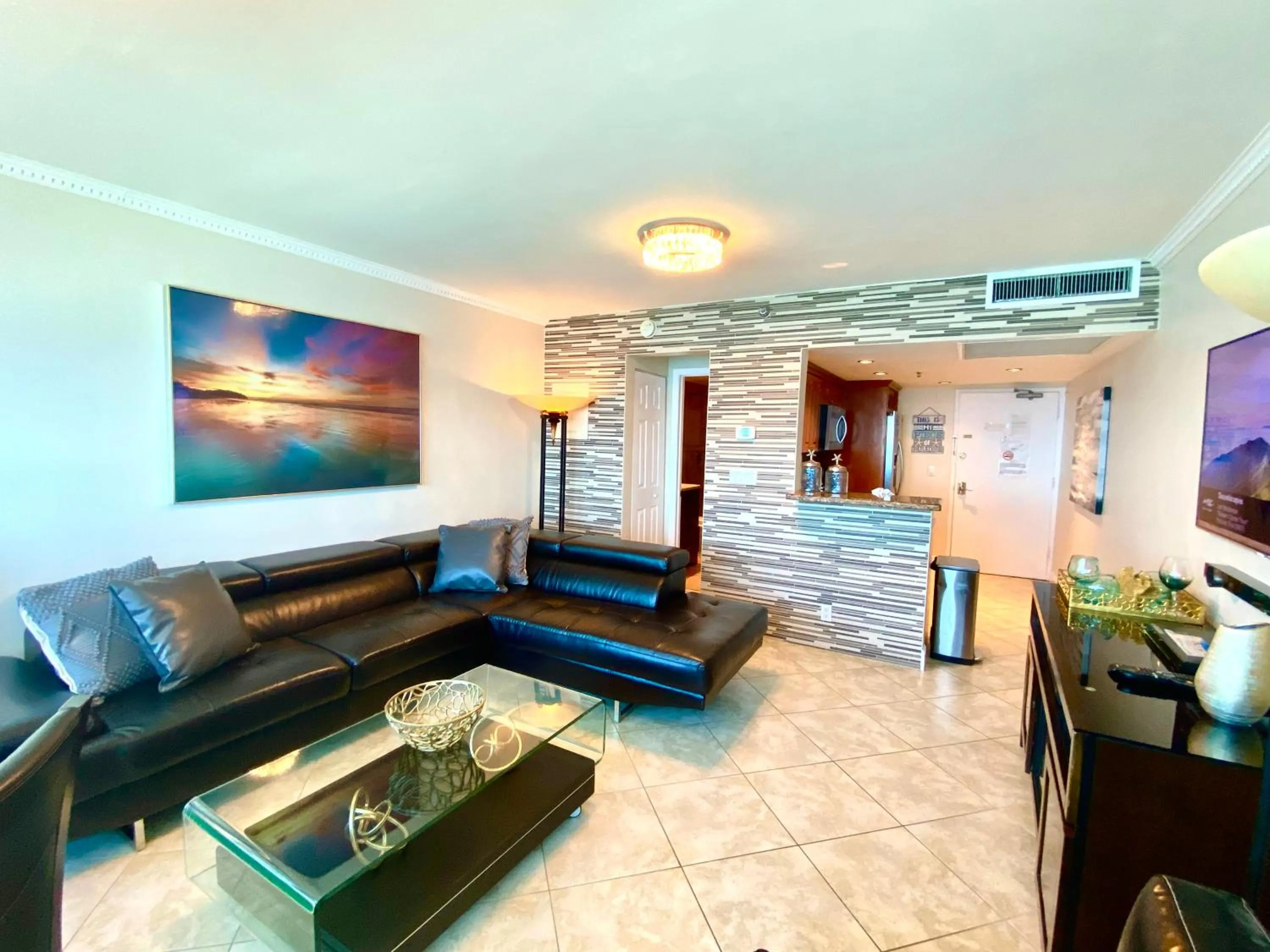 Castle Beach Resort Condo - Panoramic Large Penthouse or Deluxe 1 BR Direct Ocean View and beach access- Updated-Free parking-