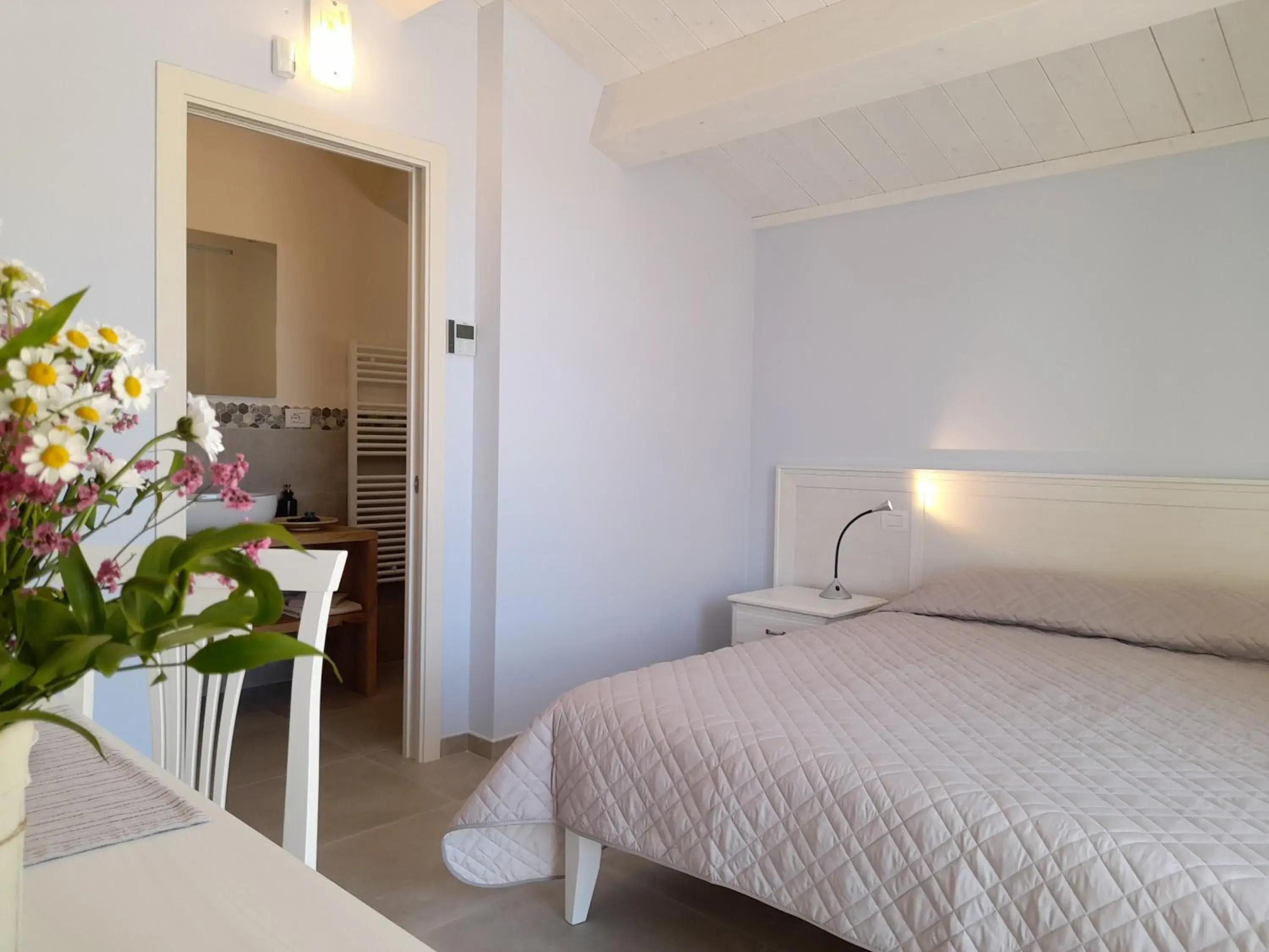 Double Room with Private Bathroom in B&B Camera e Caffè Double Room with Private Bathroom in B&B Camera e Caffè