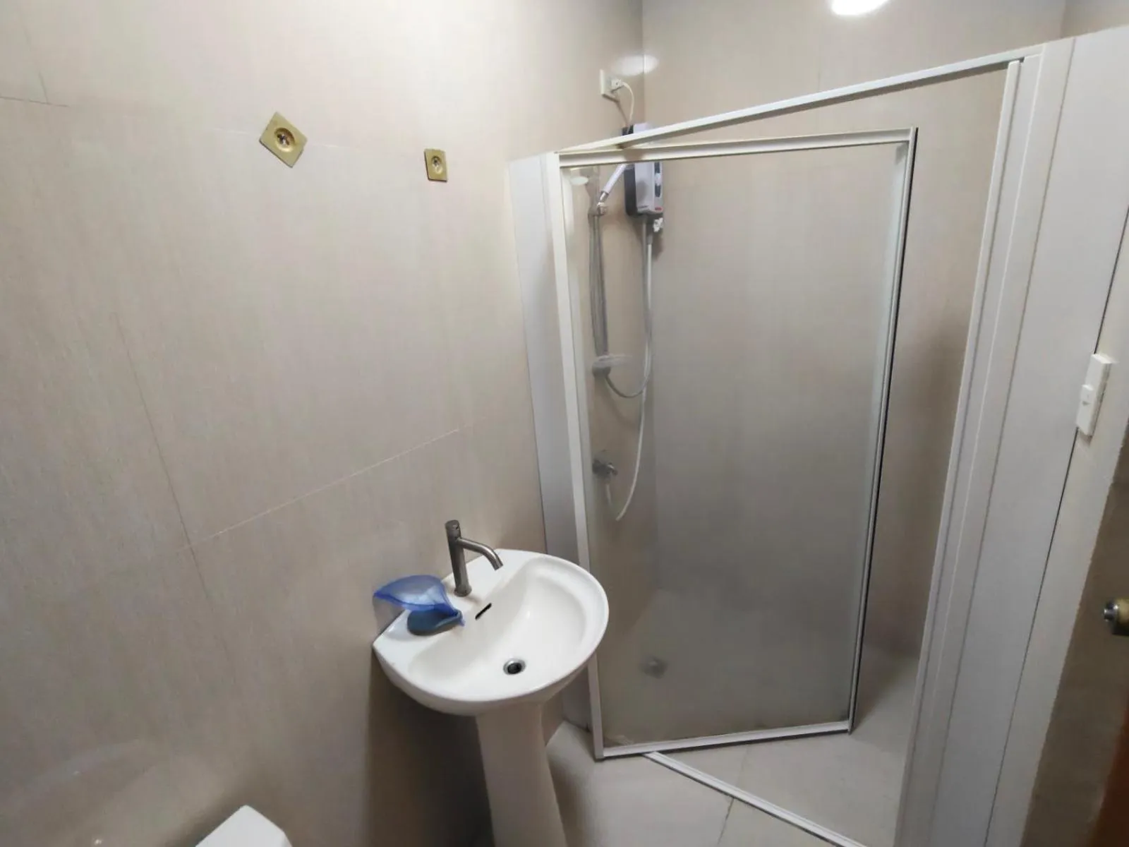 Bathroom in OYO 805 La Belladoza