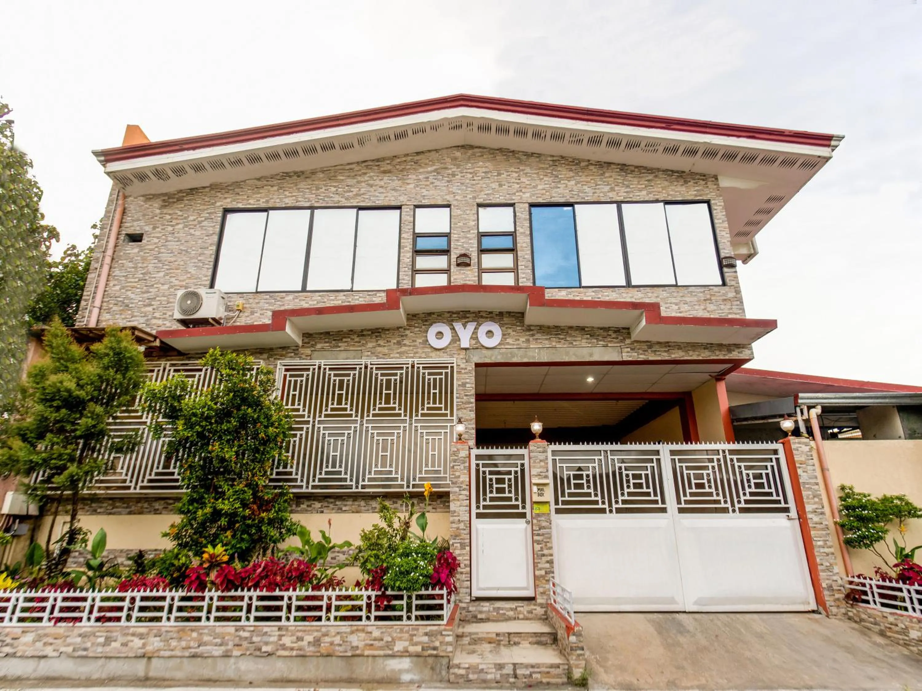 Facade/entrance in OYO 805 La Belladoza