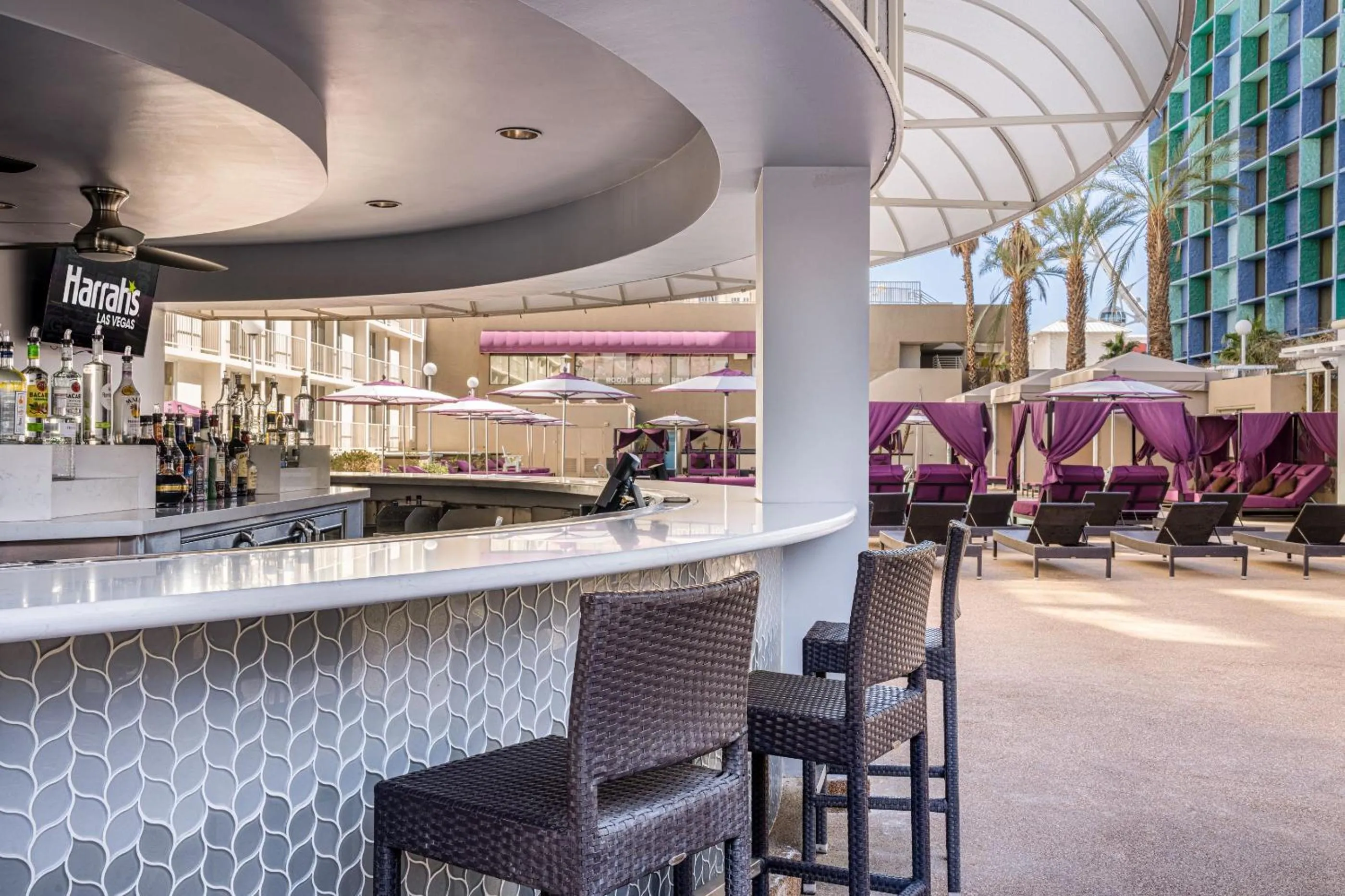 Lounge or bar in Harrah's Las Vegas, A Caesars Destination
