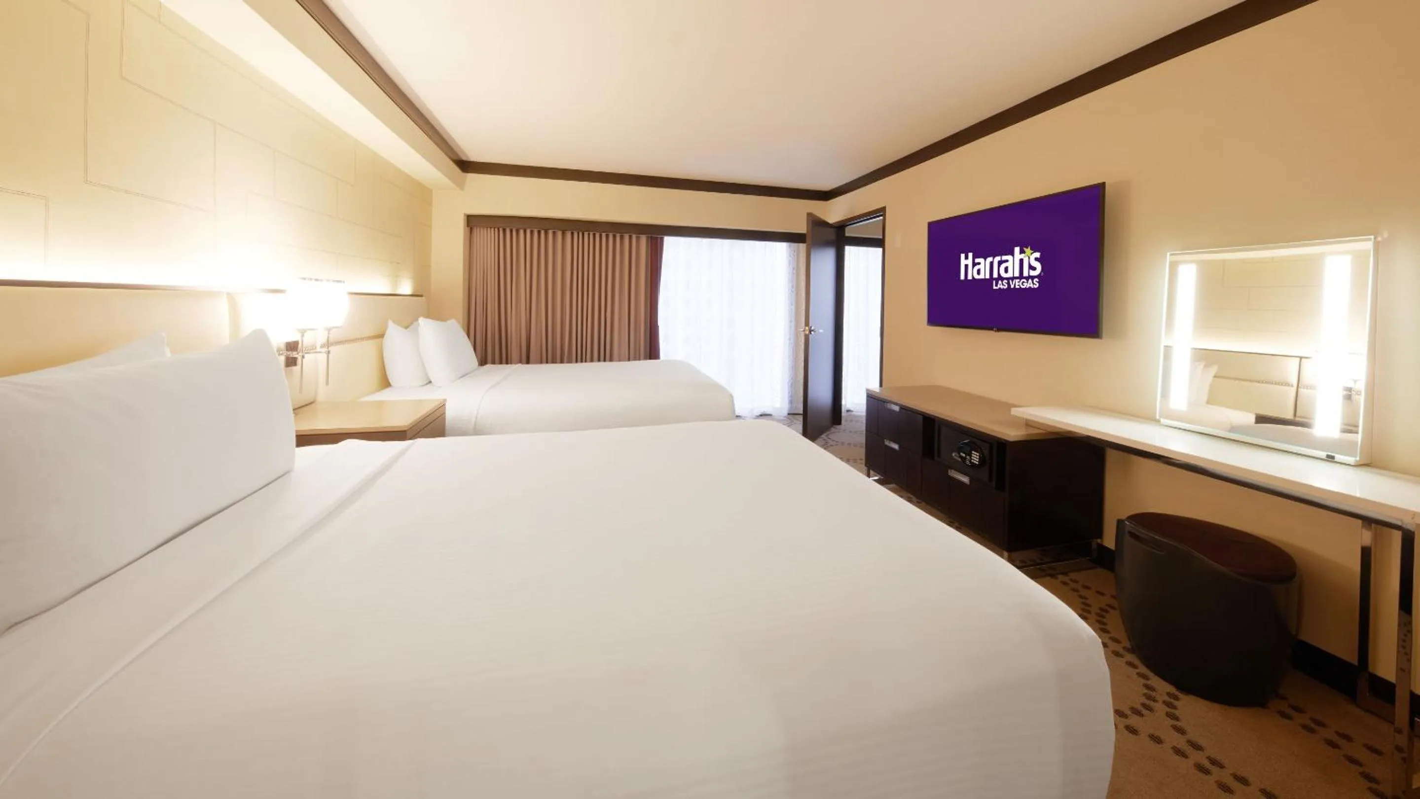 Bed in Harrah's Las Vegas, A Caesars Destination