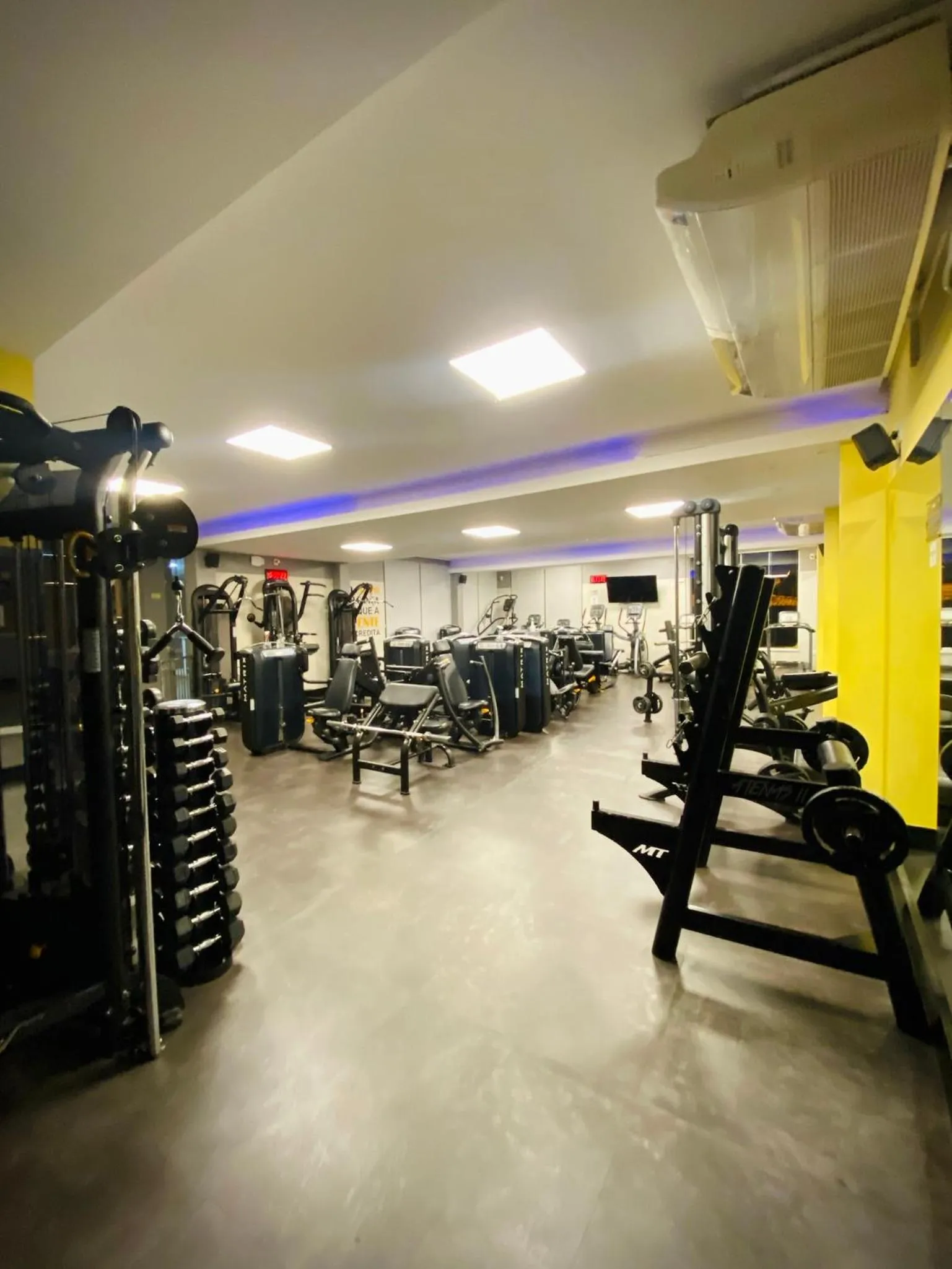 Fitness centre/facilities in DM HOTEL