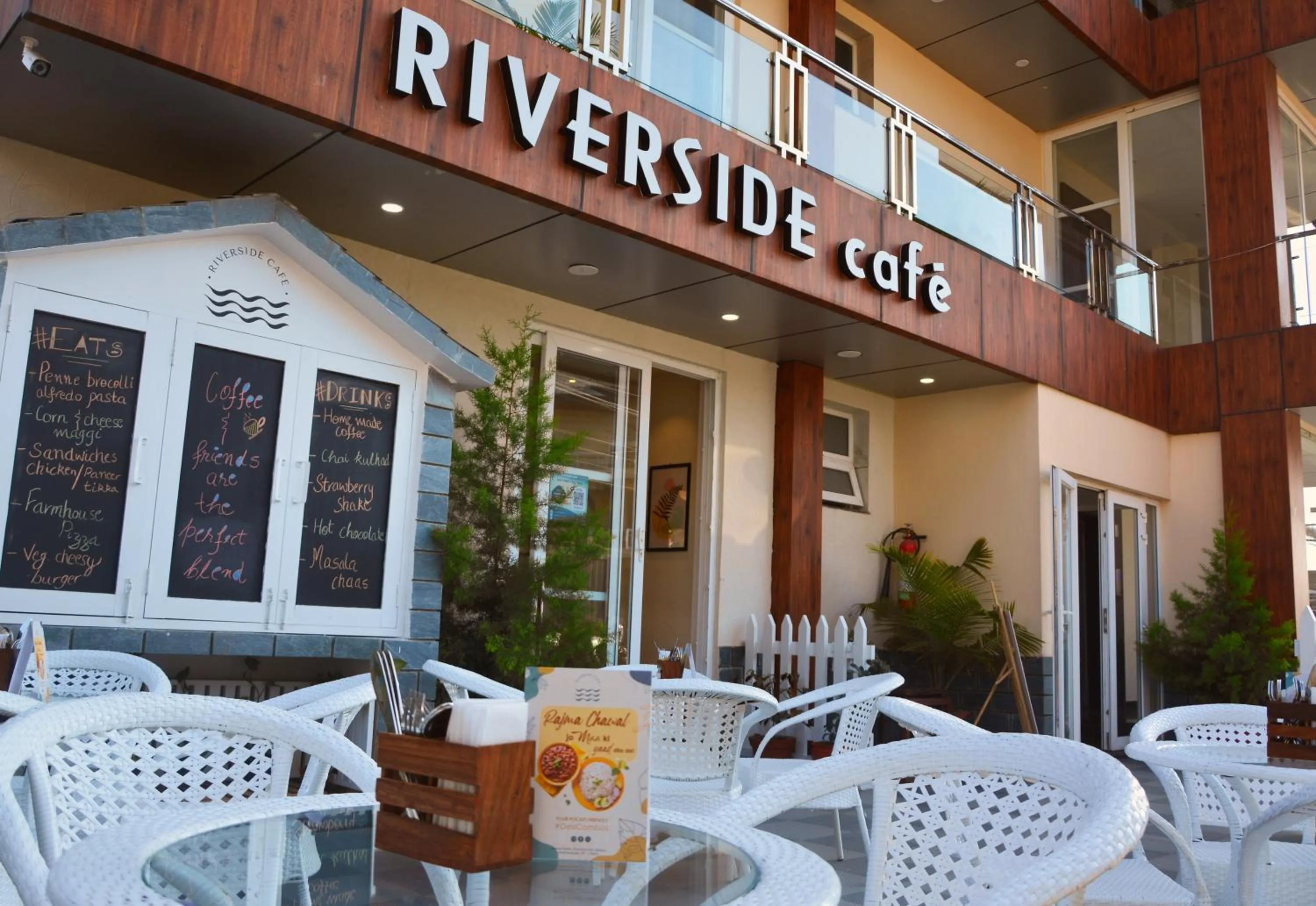 Restaurant/places to eat in SERENE SUITES