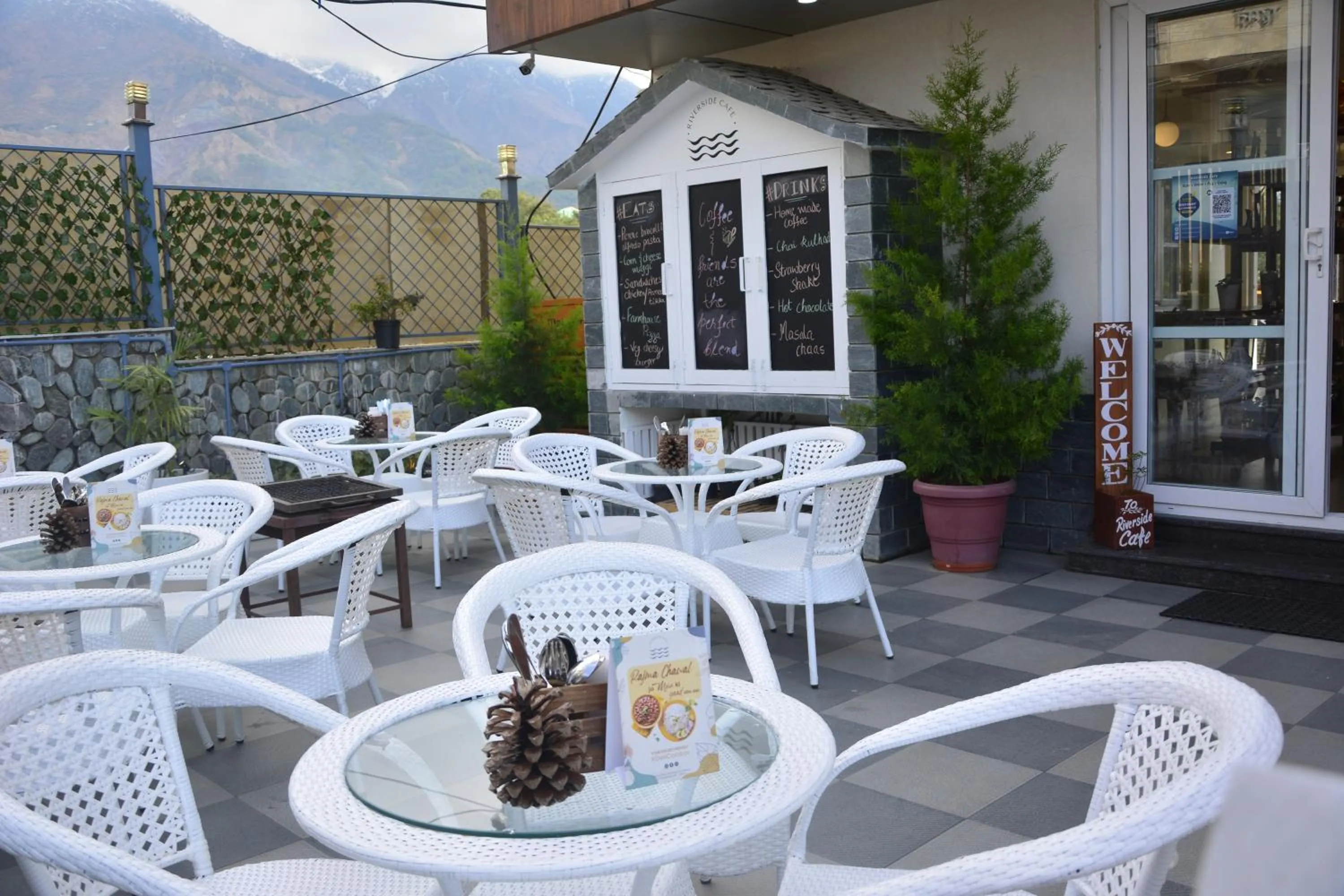 Restaurant/places to eat in SERENE SUITES