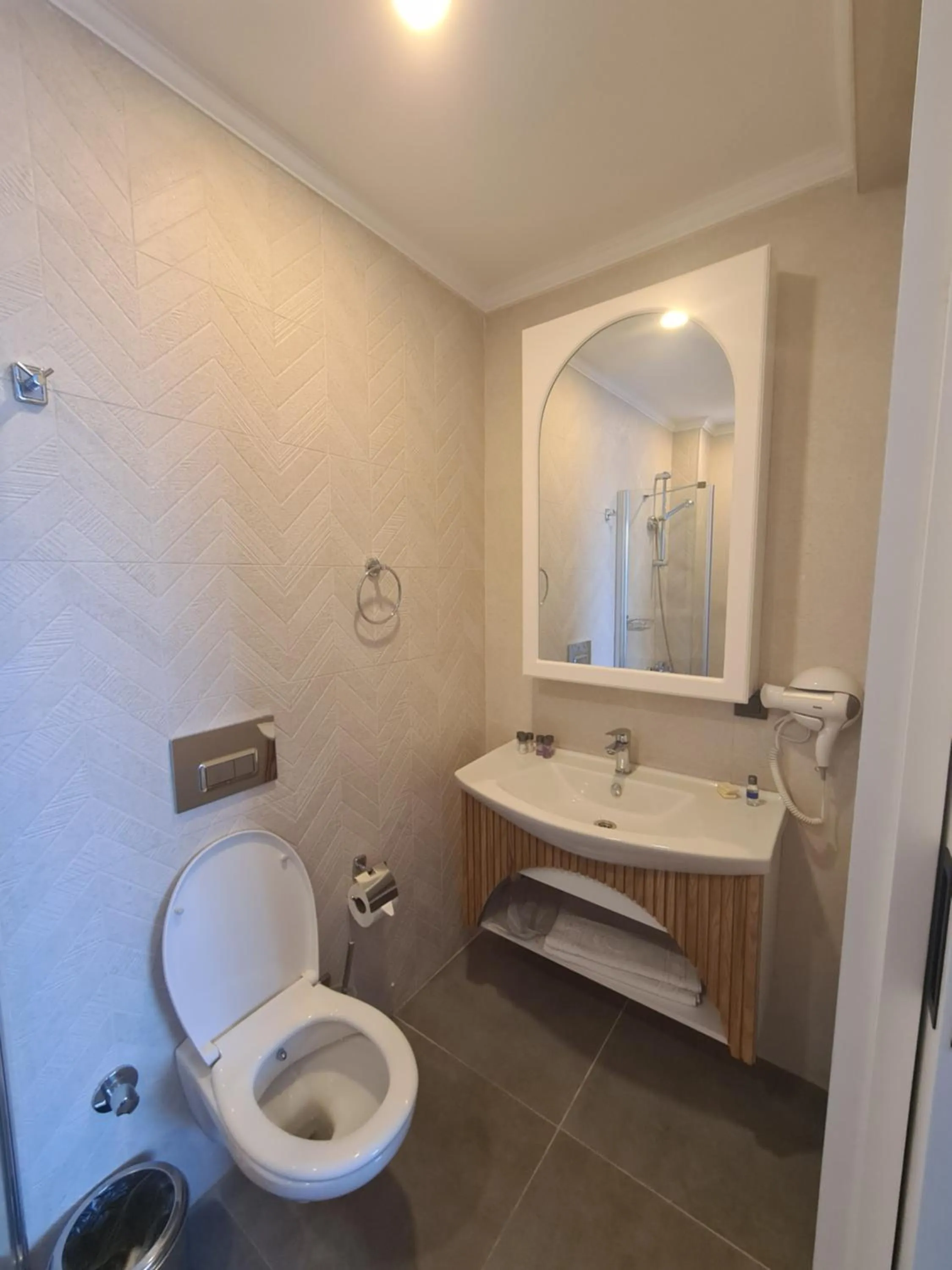 Shower in Park Hotel Rooms & Apart