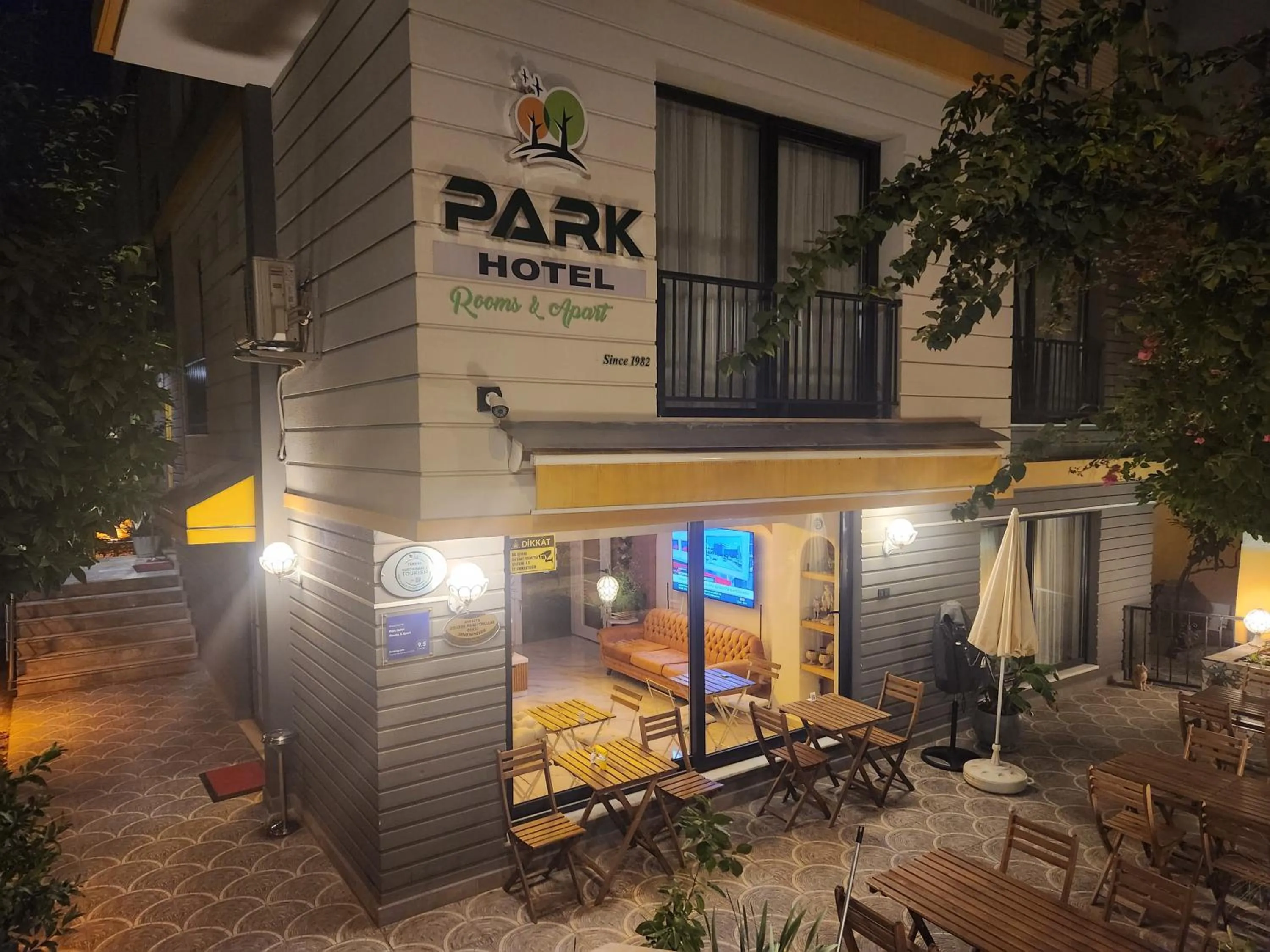 Facade/entrance in Park Hotel Rooms & Apart
