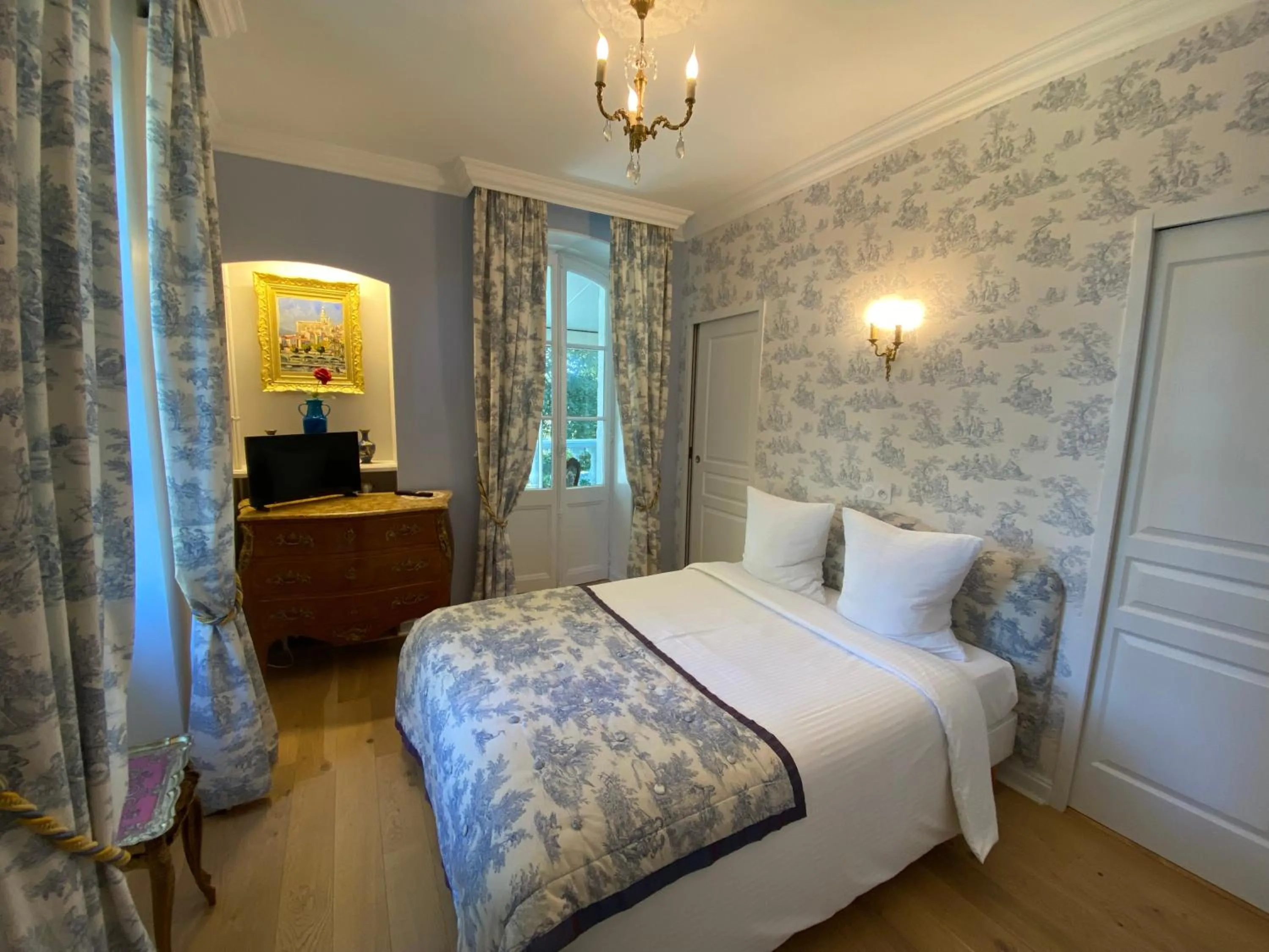 Bedroom, Bed in Logis Vélès
