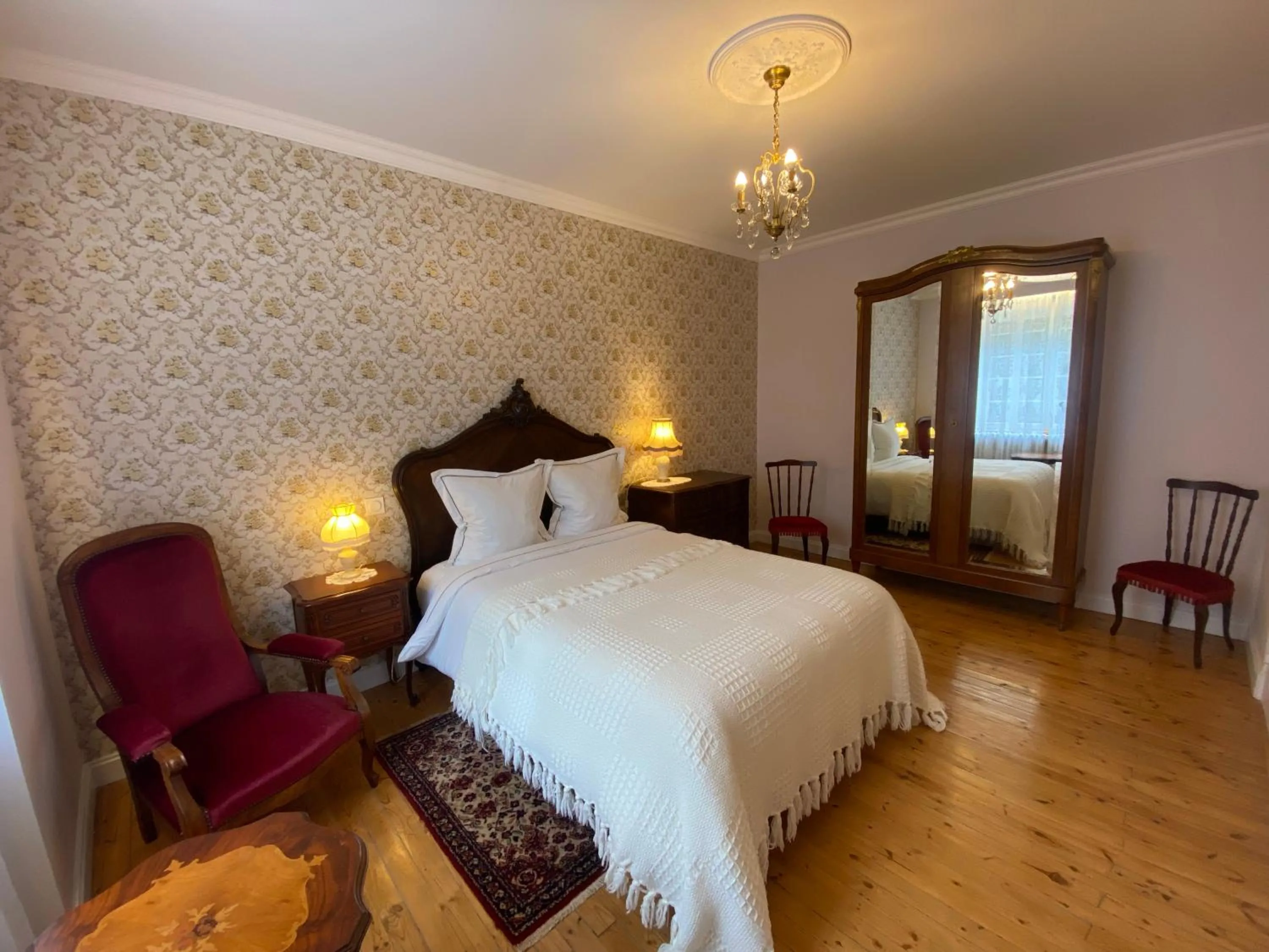 Bedroom, Bed in Logis Vélès