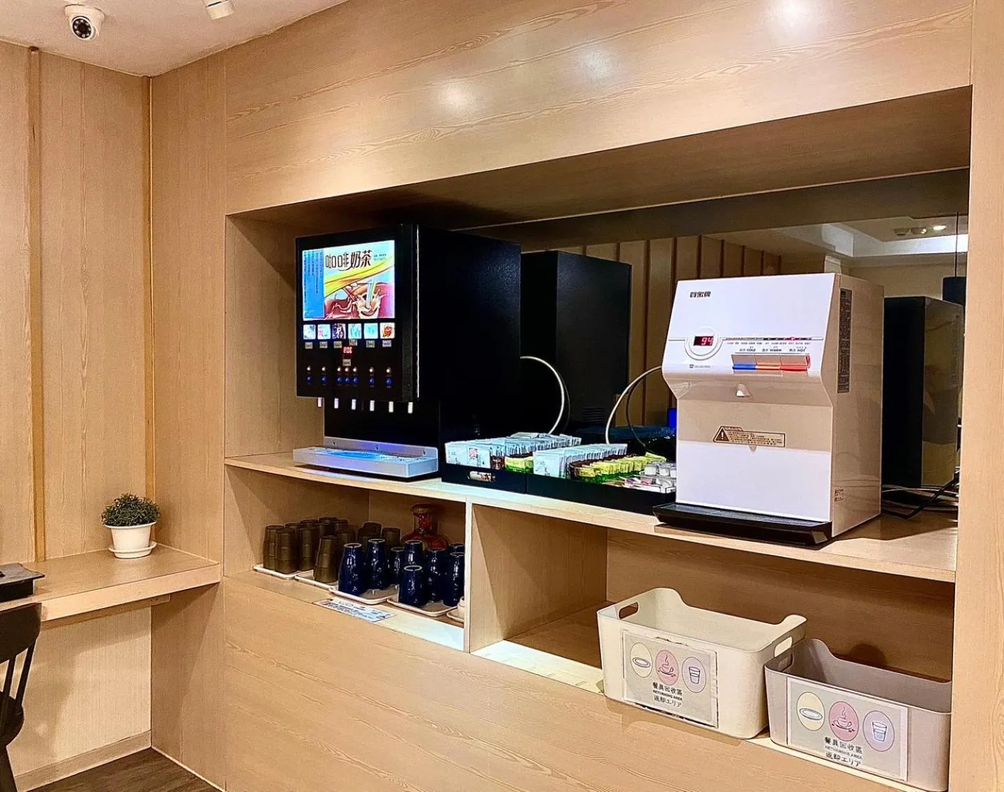 Coffee/tea facilities in Yomi Hotel - ShuangLian MRT