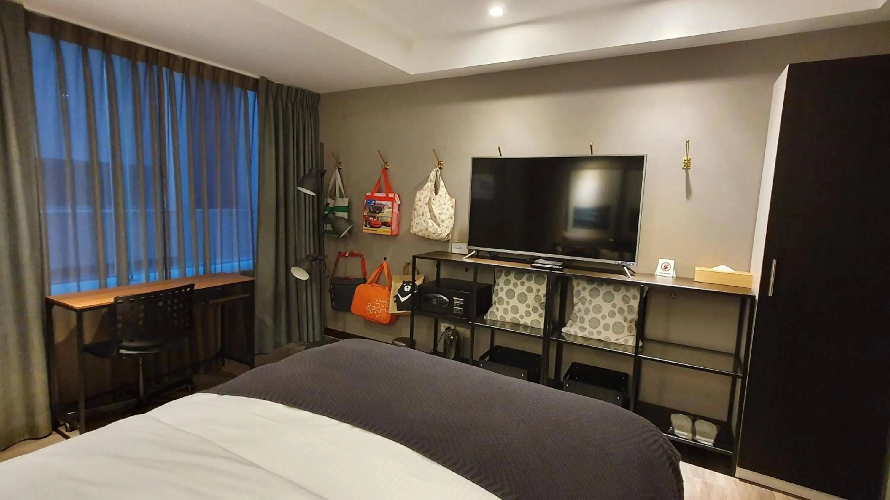 TV and multimedia, Bed in Yomi Hotel - ShuangLian MRT