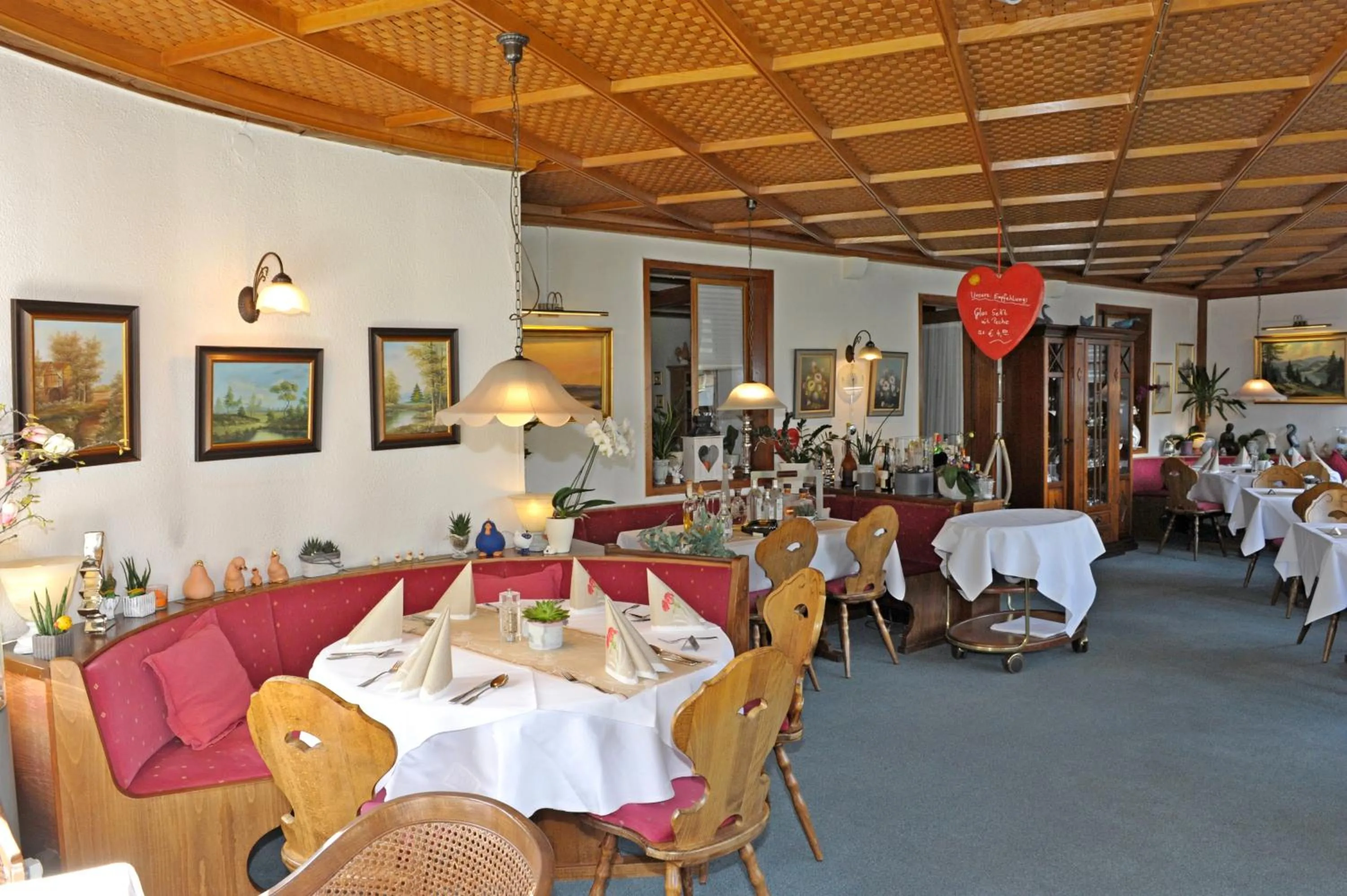 Restaurant/places to eat in Hotel Sarbacher
