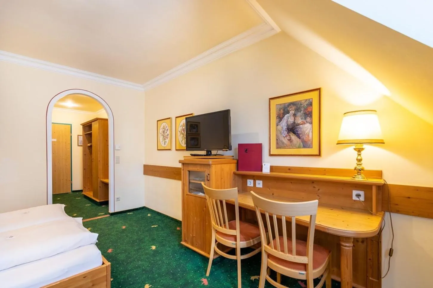 TV and multimedia, Bed in Hotel Zum Schwarzen Bären