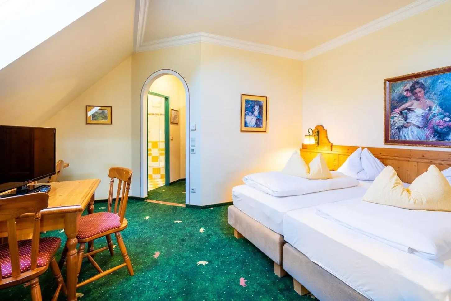 Bedroom, Bed in Hotel Zum Schwarzen Bären