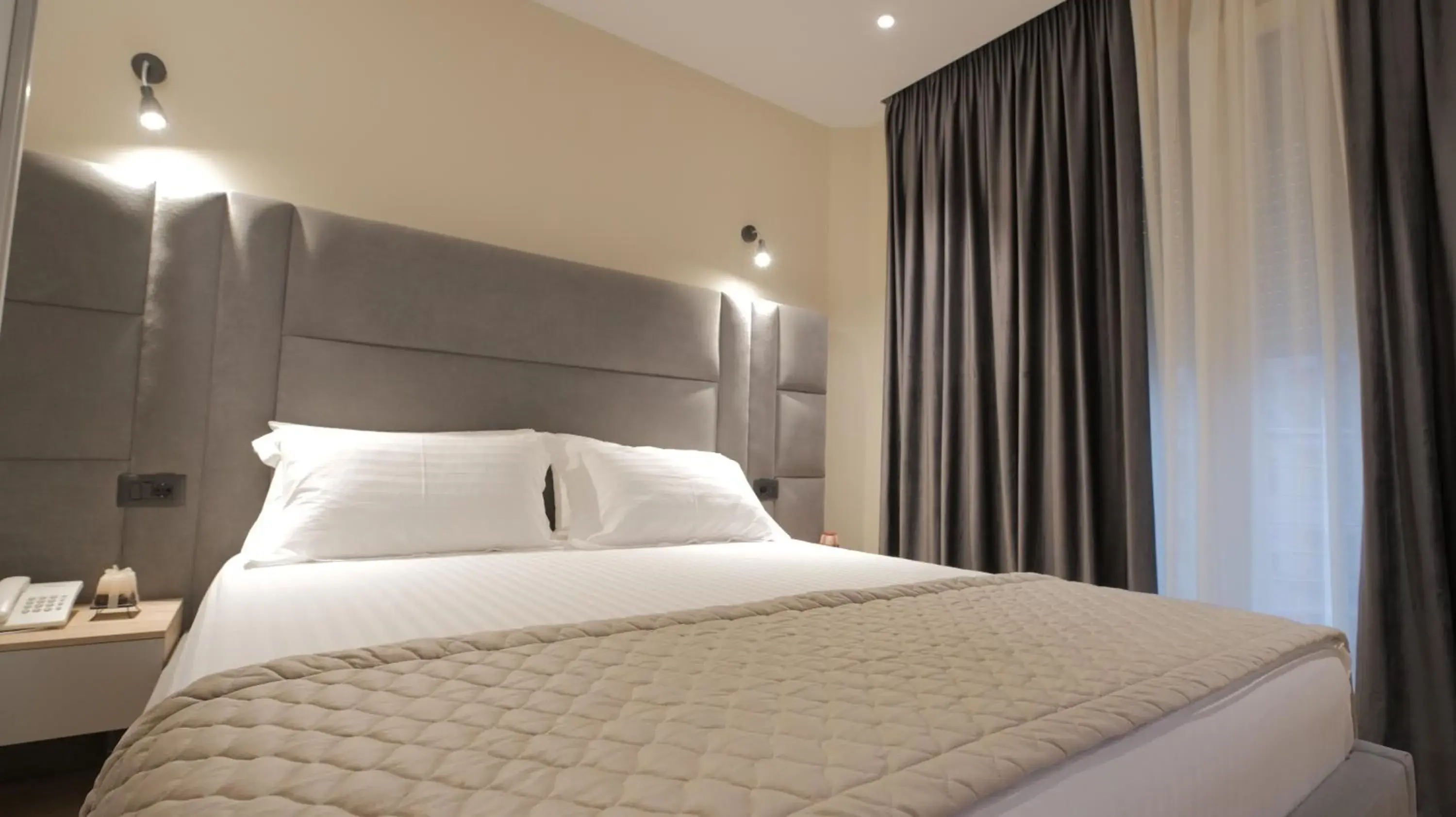 Deluxe Double Room - single occupancy in Granda Hotel Deluxe Double Room - single occupancy in Granda Hotel