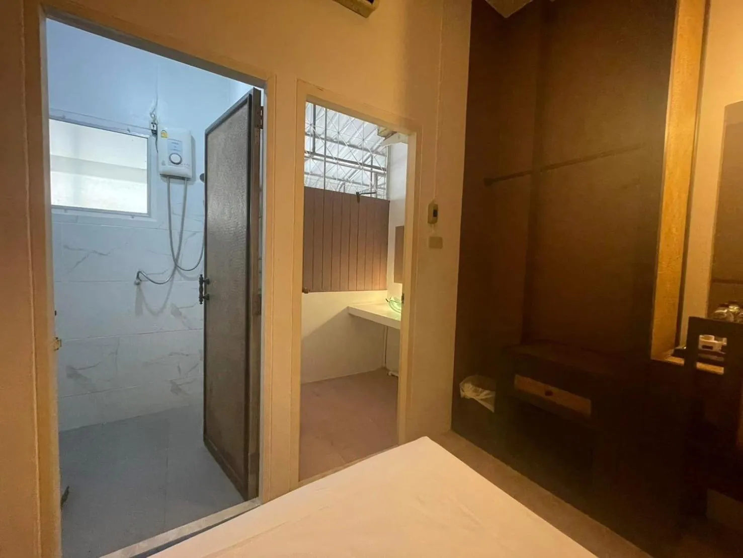 Bathroom, Bed in Sleep CNX