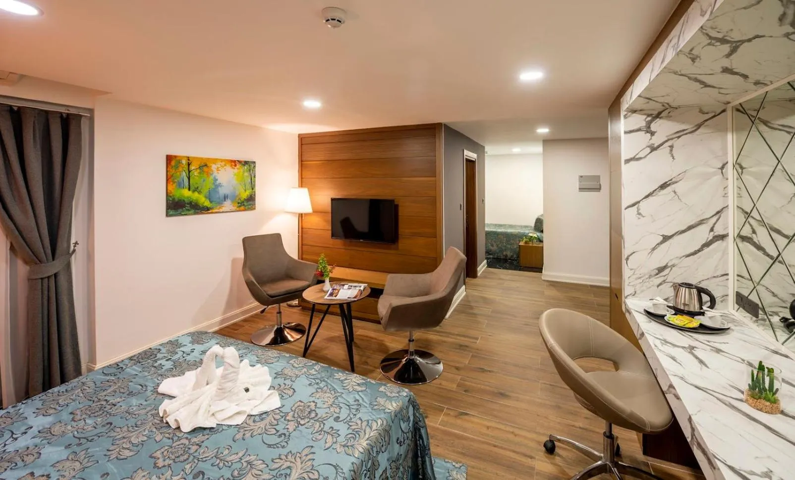 Novel Centre Point Hotel