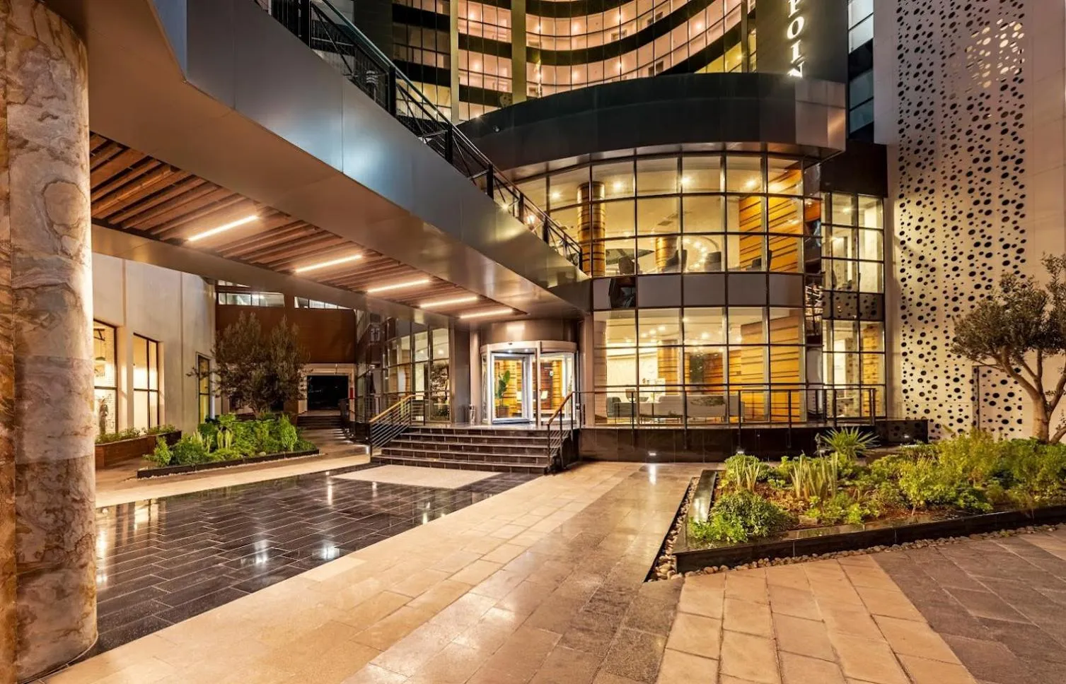 Novel Centre Point Hotel