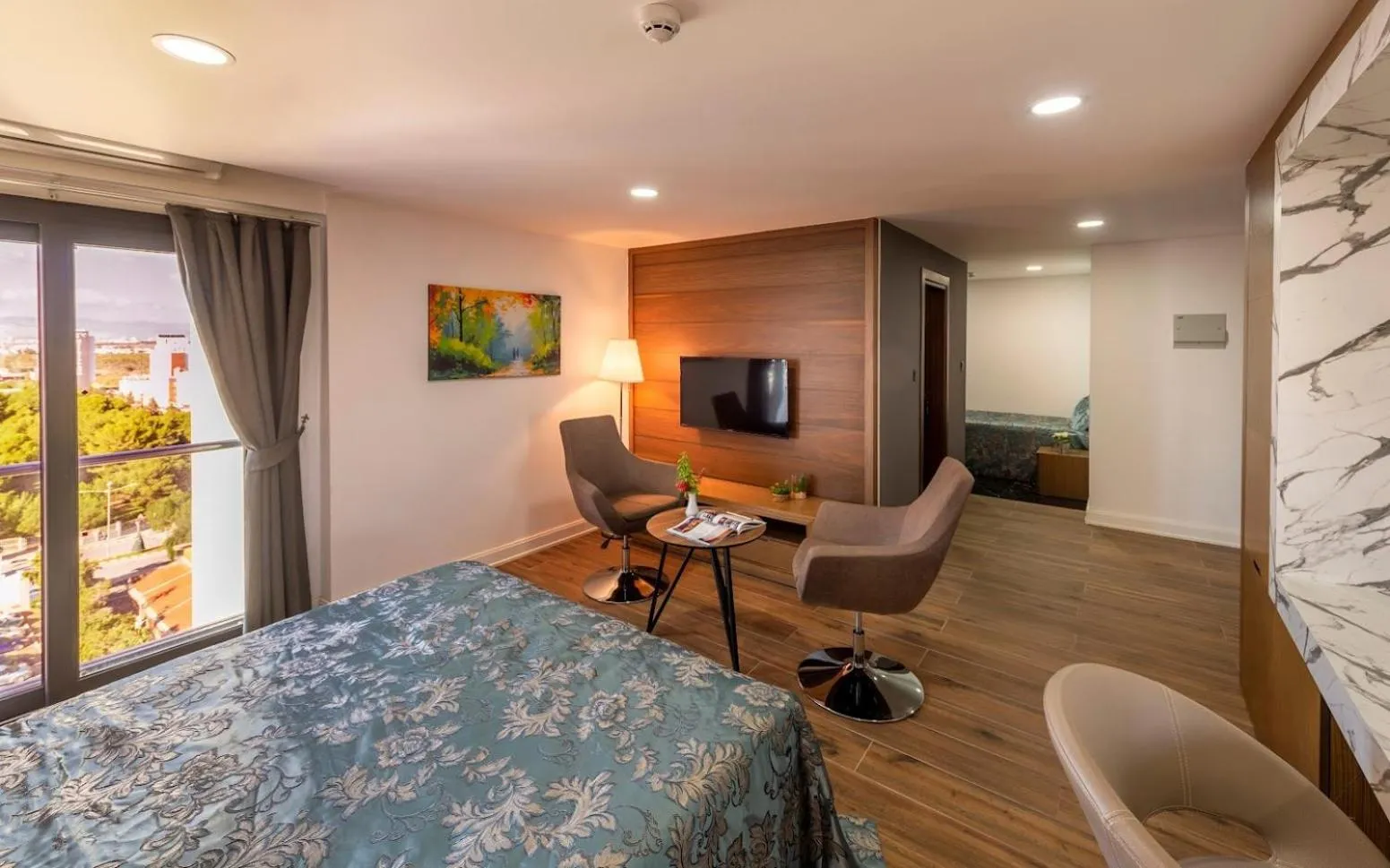 Novel Centre Point Hotel