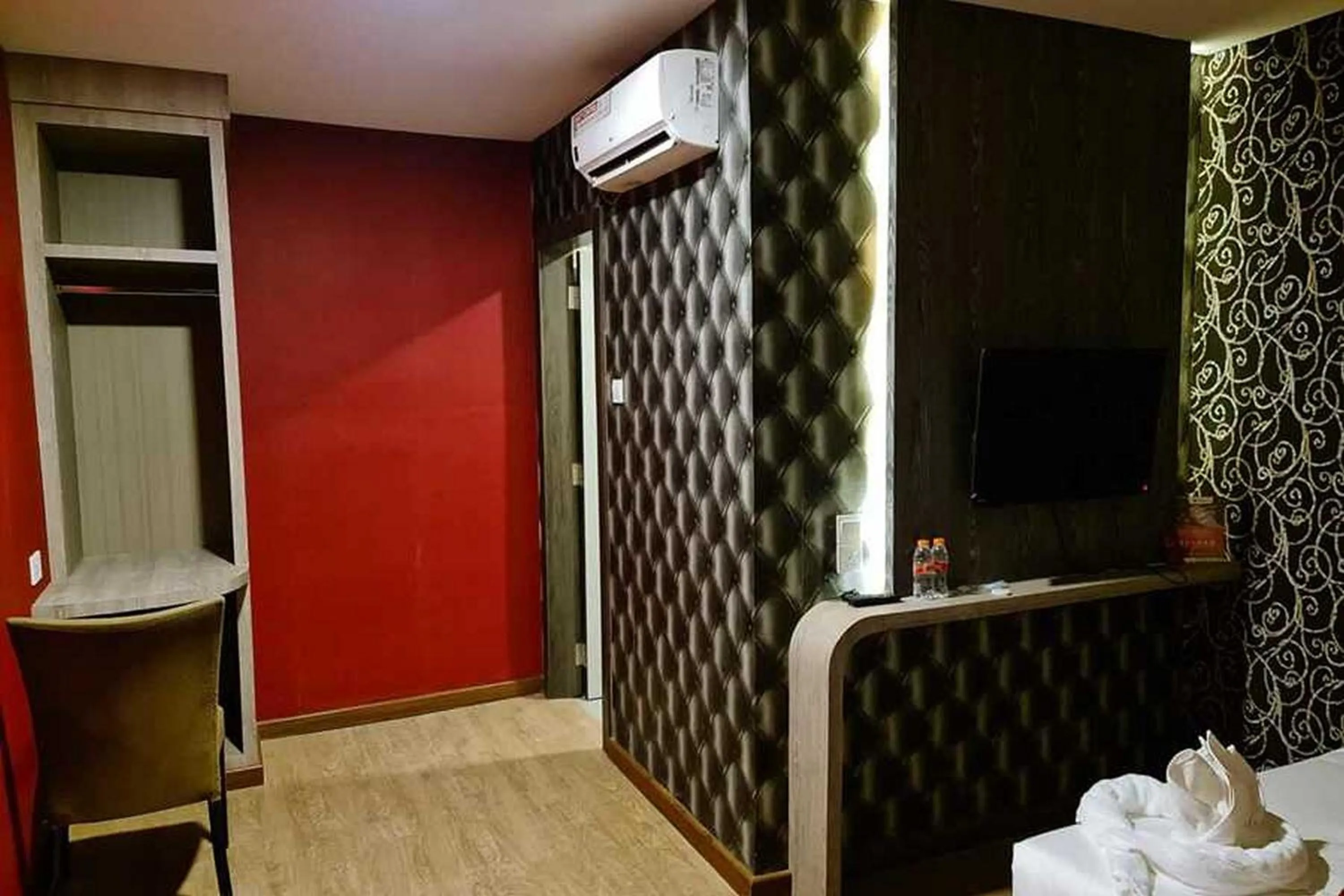 Bedroom in RedDoorz Plus near Nagoya Hill Batam 6