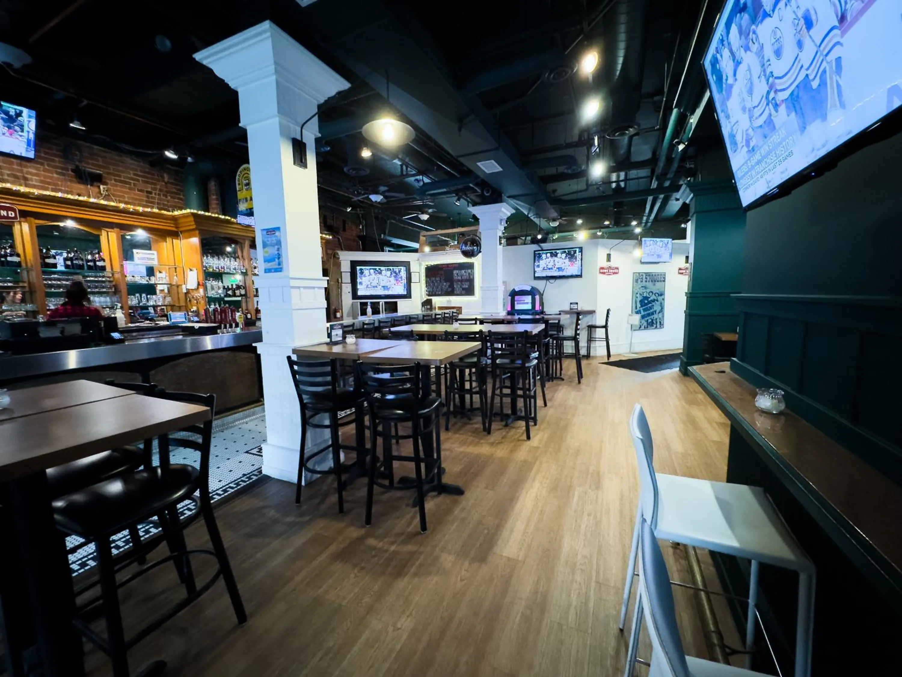 Restaurant/places to eat in The Met Hotel