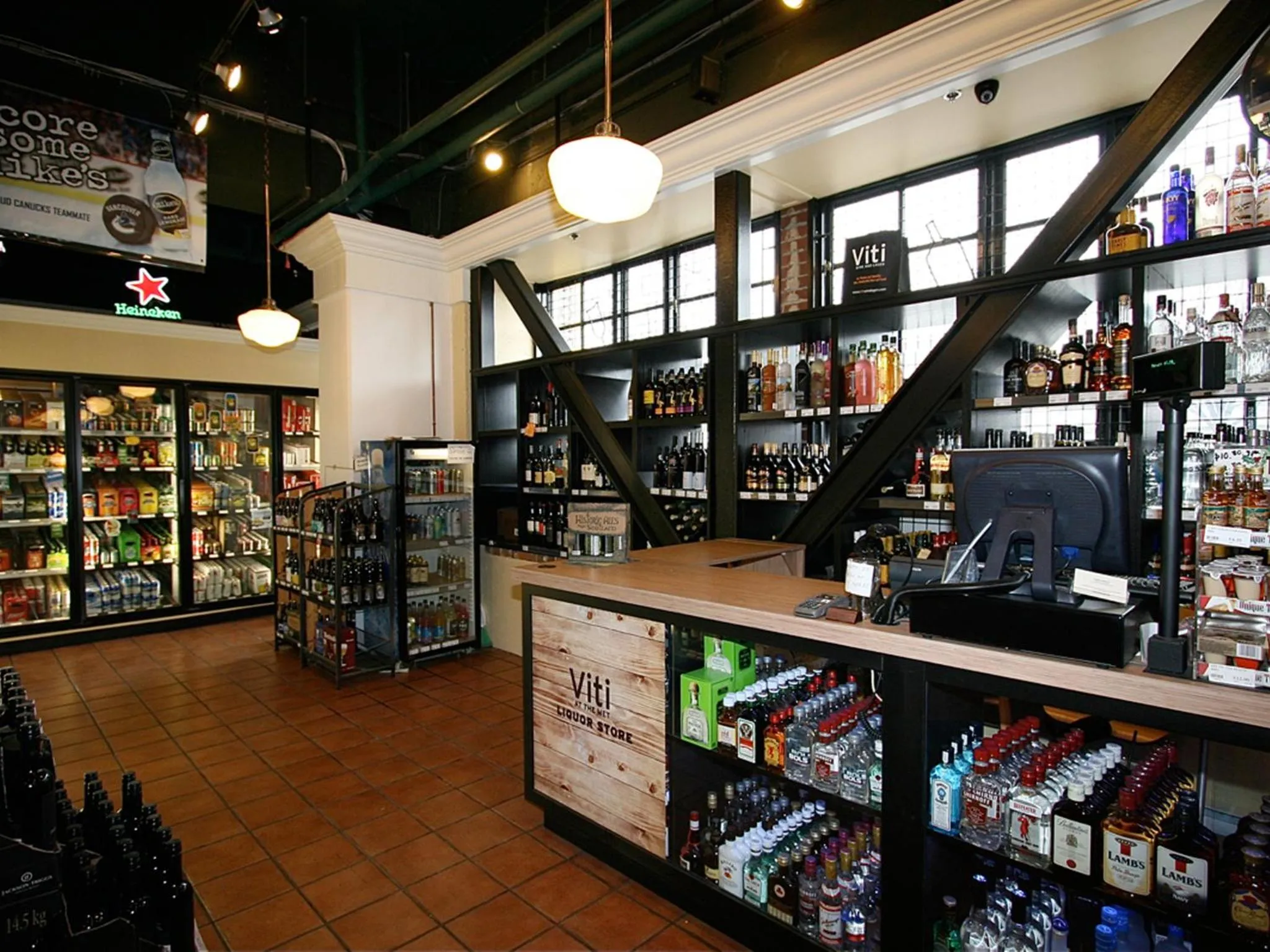 Alcoholic drinks in The Met Hotel