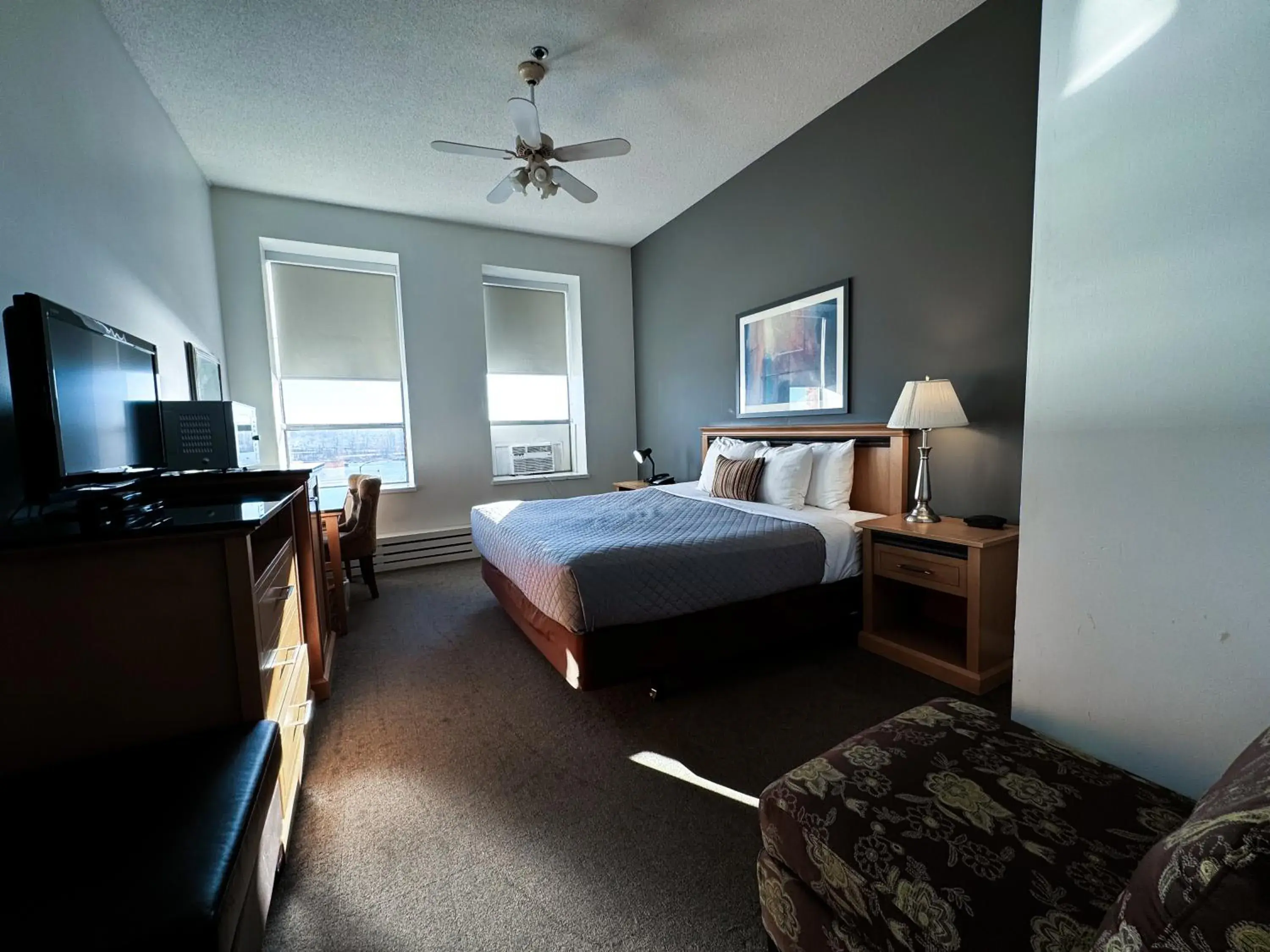 Deluxe King Room in The Met Hotel Deluxe King Room in The Met Hotel