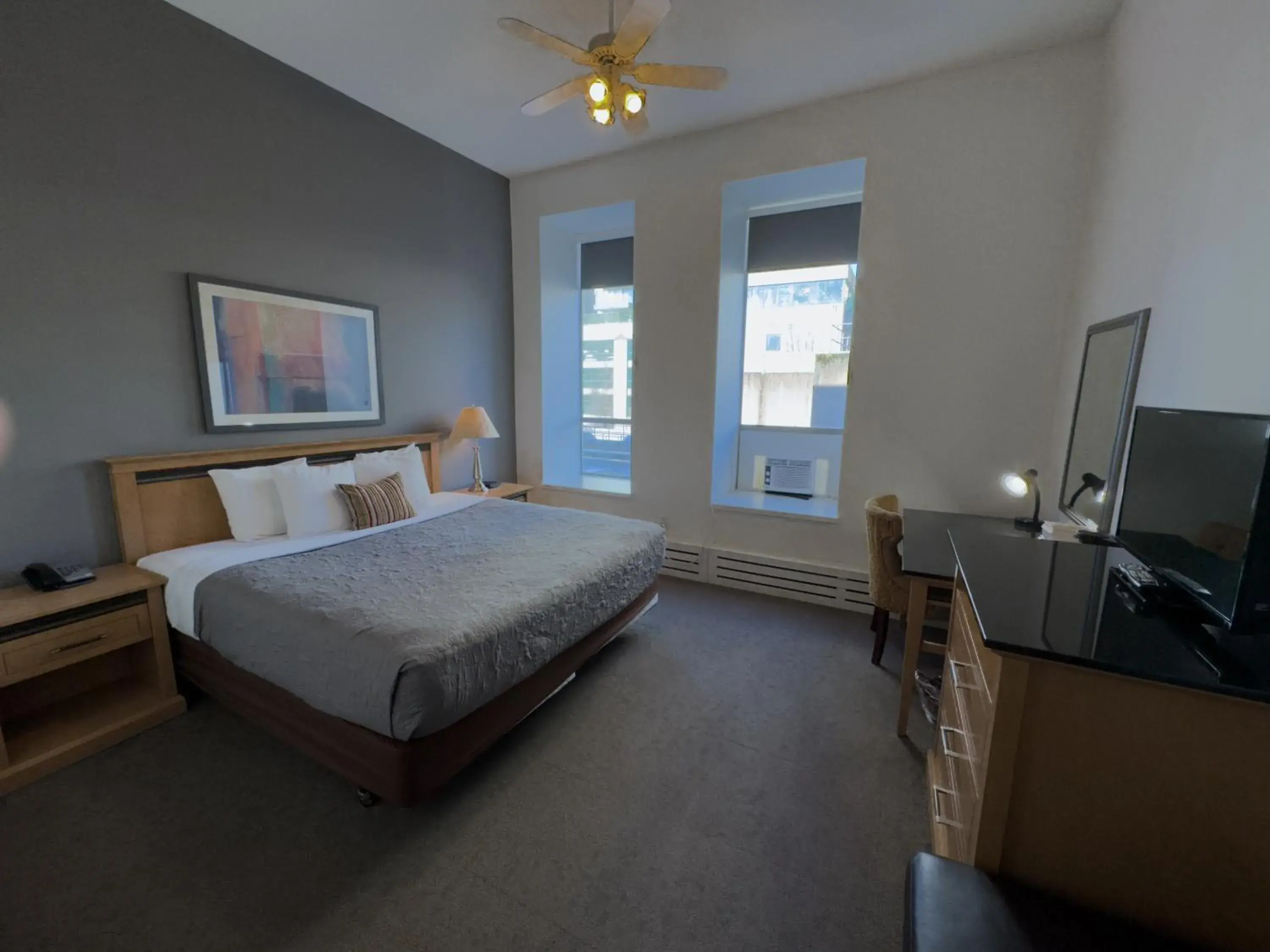 King Room in The Met Hotel King Room in The Met Hotel