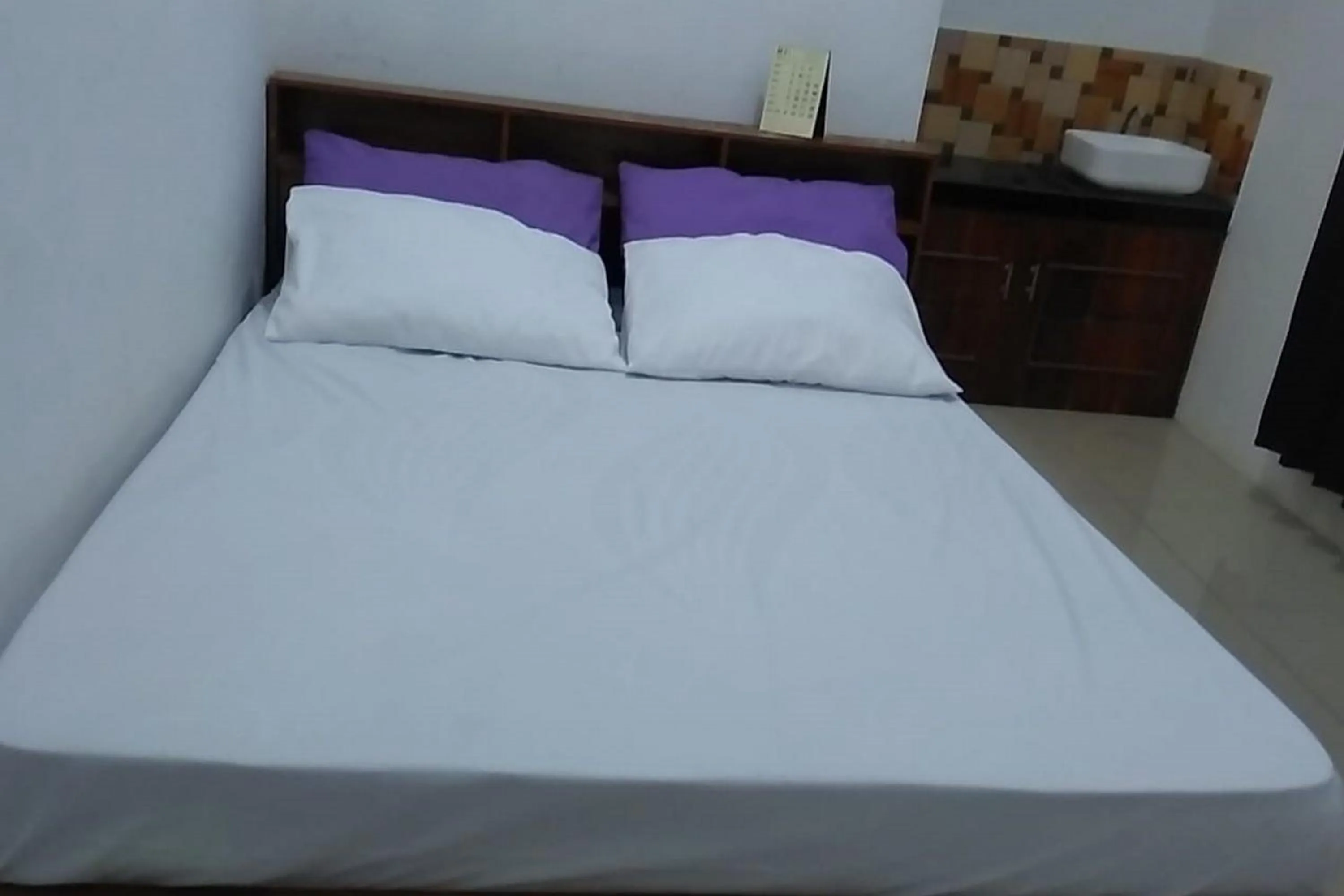 Bed in Guesthouse Berlian Batang Syariah near Kampung Kalisalak Park