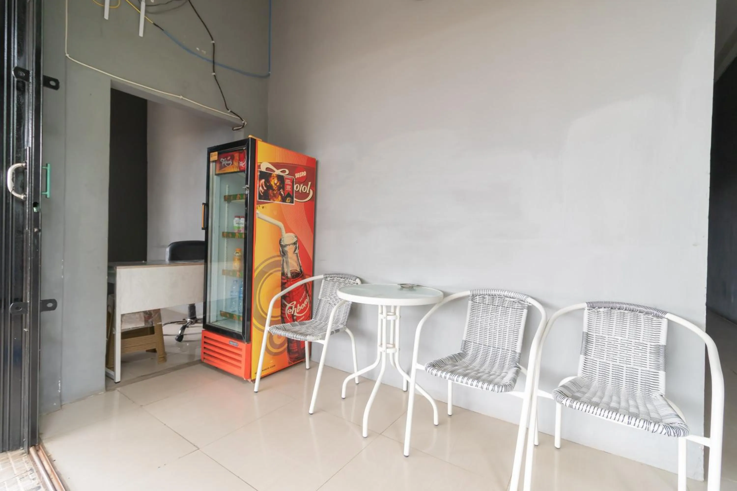 vending machine in RedDoorz near Palembang Trade Center 4