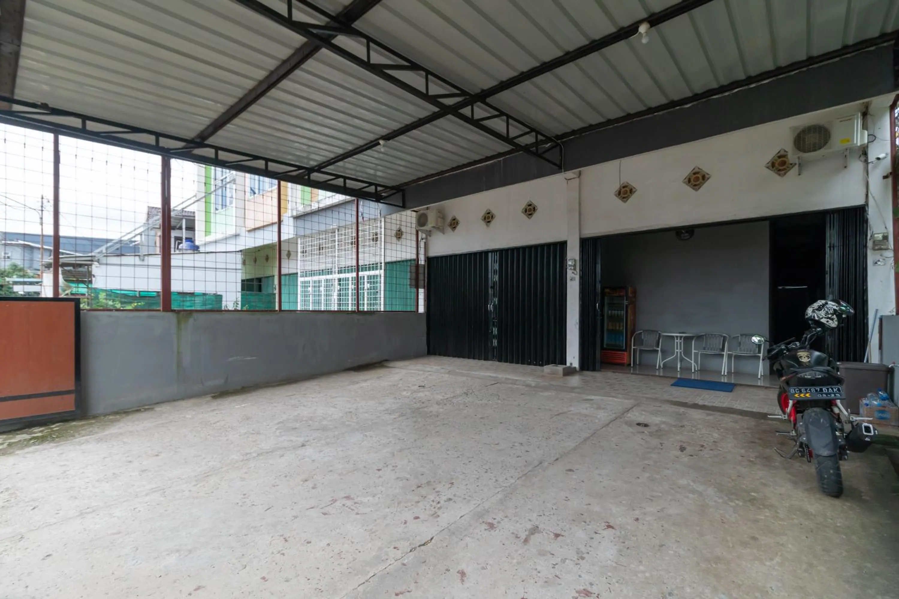 Parking in RedDoorz near Palembang Trade Center 4