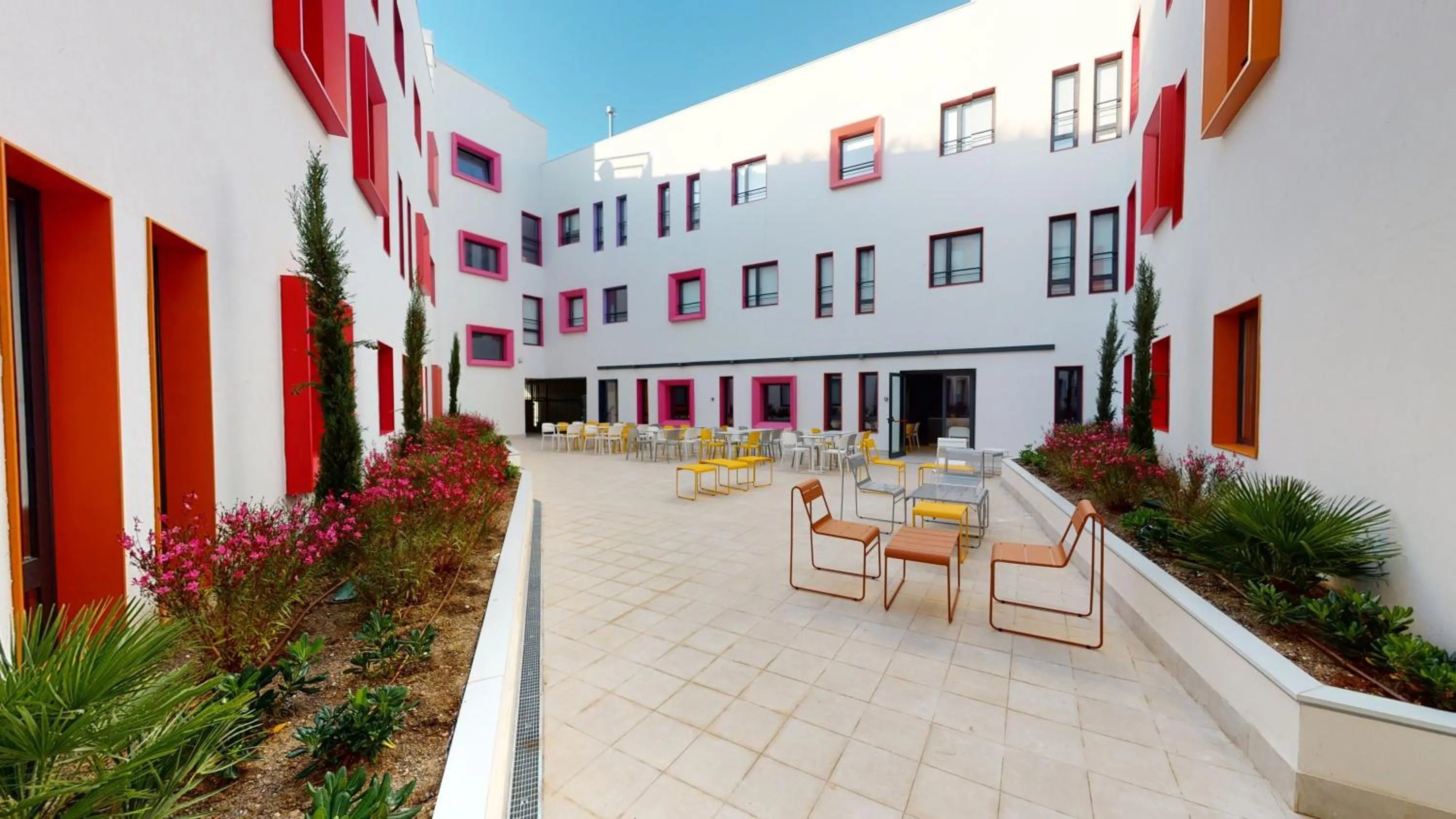 Property building in Residencia Universitaria Resa Málaga Centro