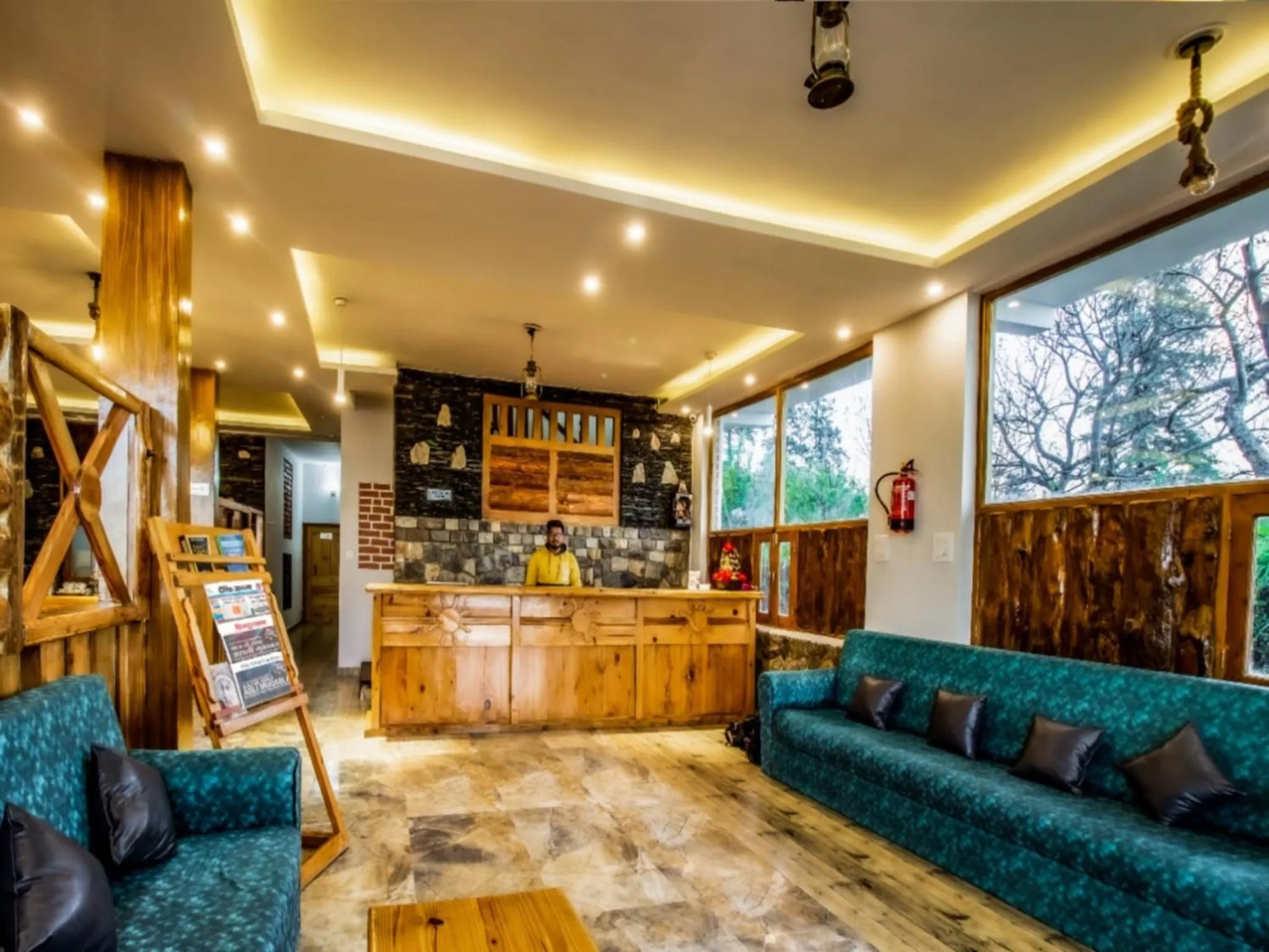 Lobby or reception in LA Riqueza Kanatal - Mountain View Rooms - Best Location - Amazing Food - Close to Jungle Safari & Adventure Activities