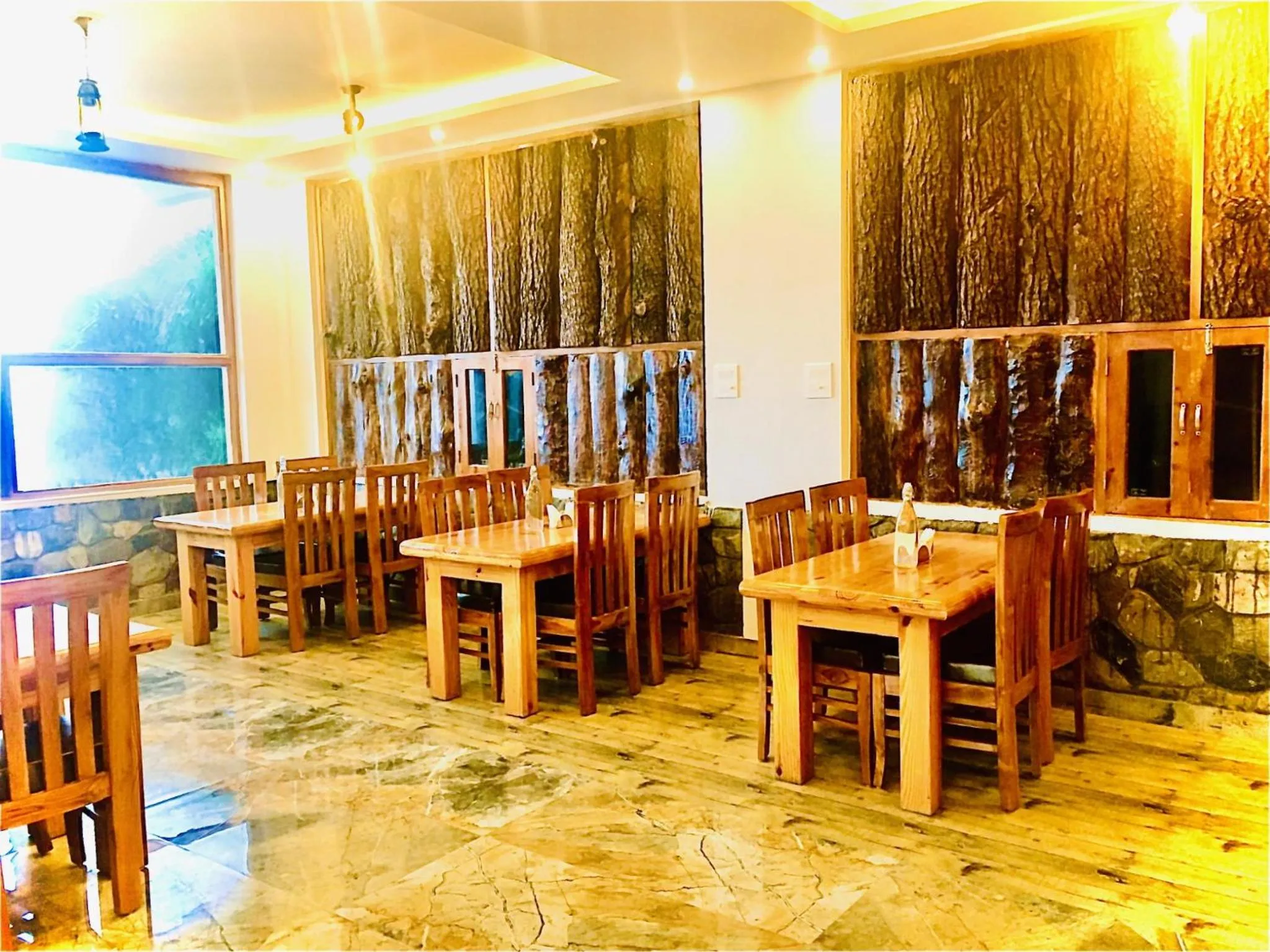 Restaurant/places to eat in LA Riqueza Kanatal - Mountain View Rooms - Best Location - Amazing Food - Close to Jungle Safari & Adventure Activities