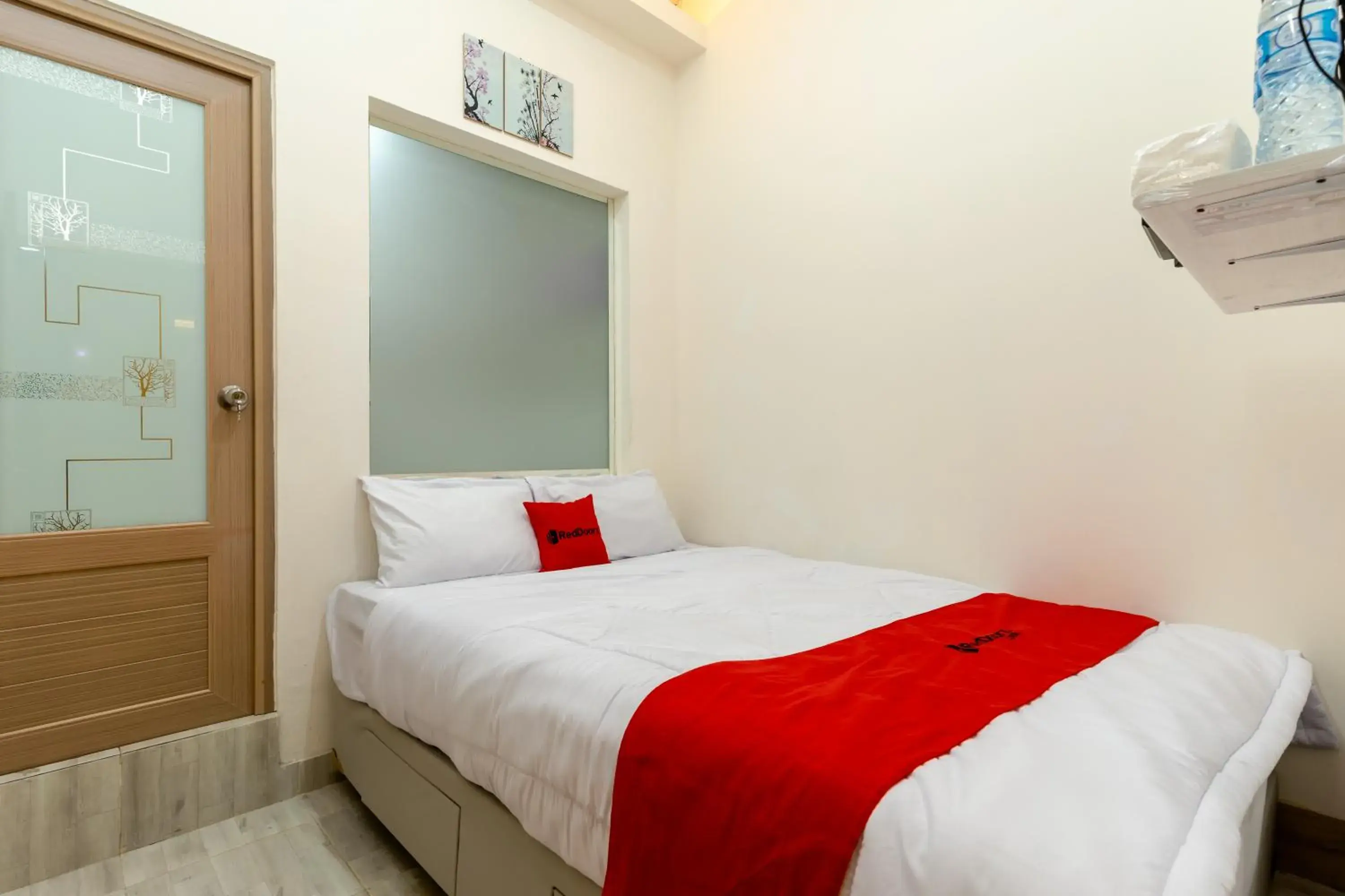 Double Room in RedDoorz Plus Near RS Royal Taruma Grogol Double Room in RedDoorz Plus Near RS Royal Taruma Grogol