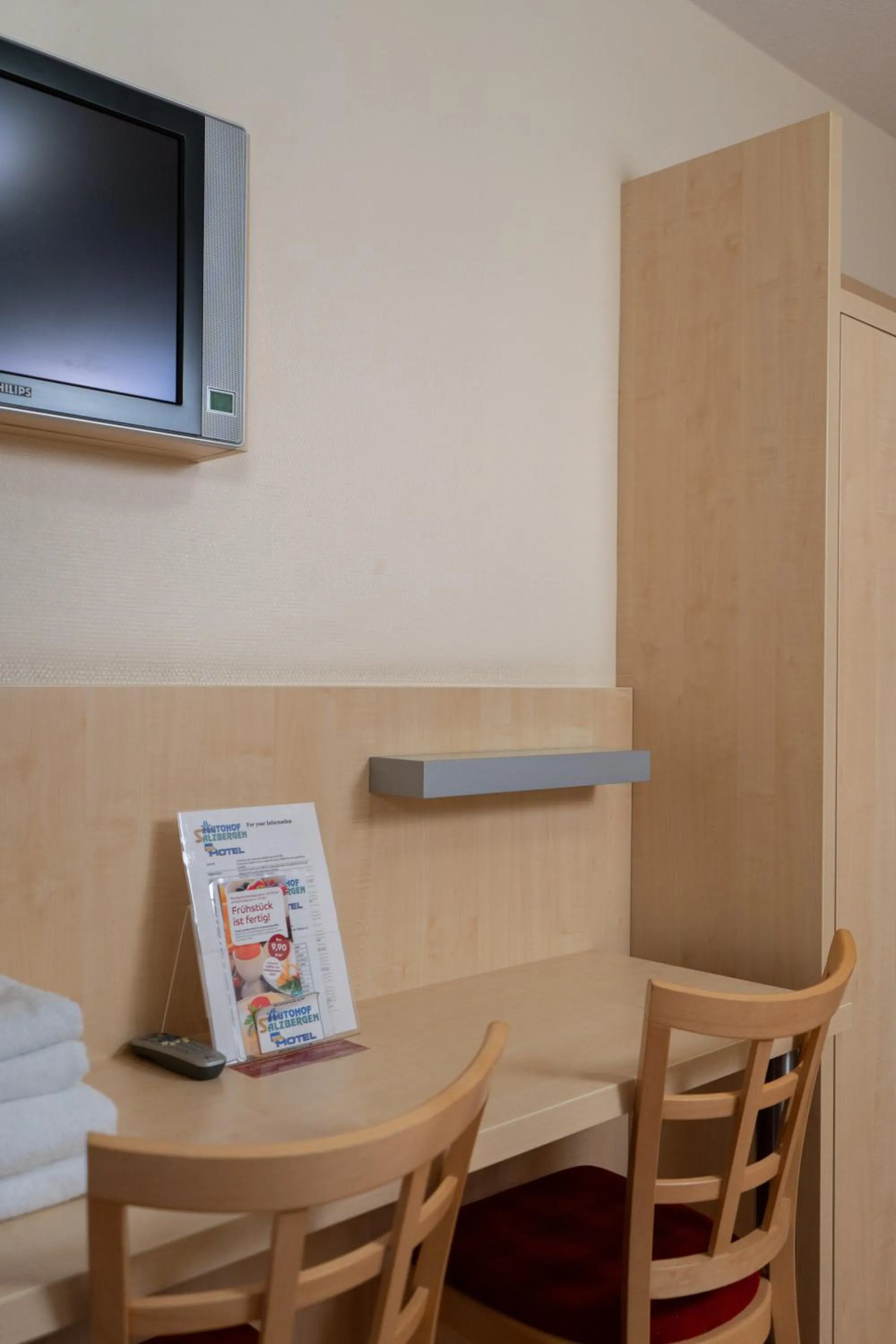 TV and multimedia in Autohof Hotel Salzbergen